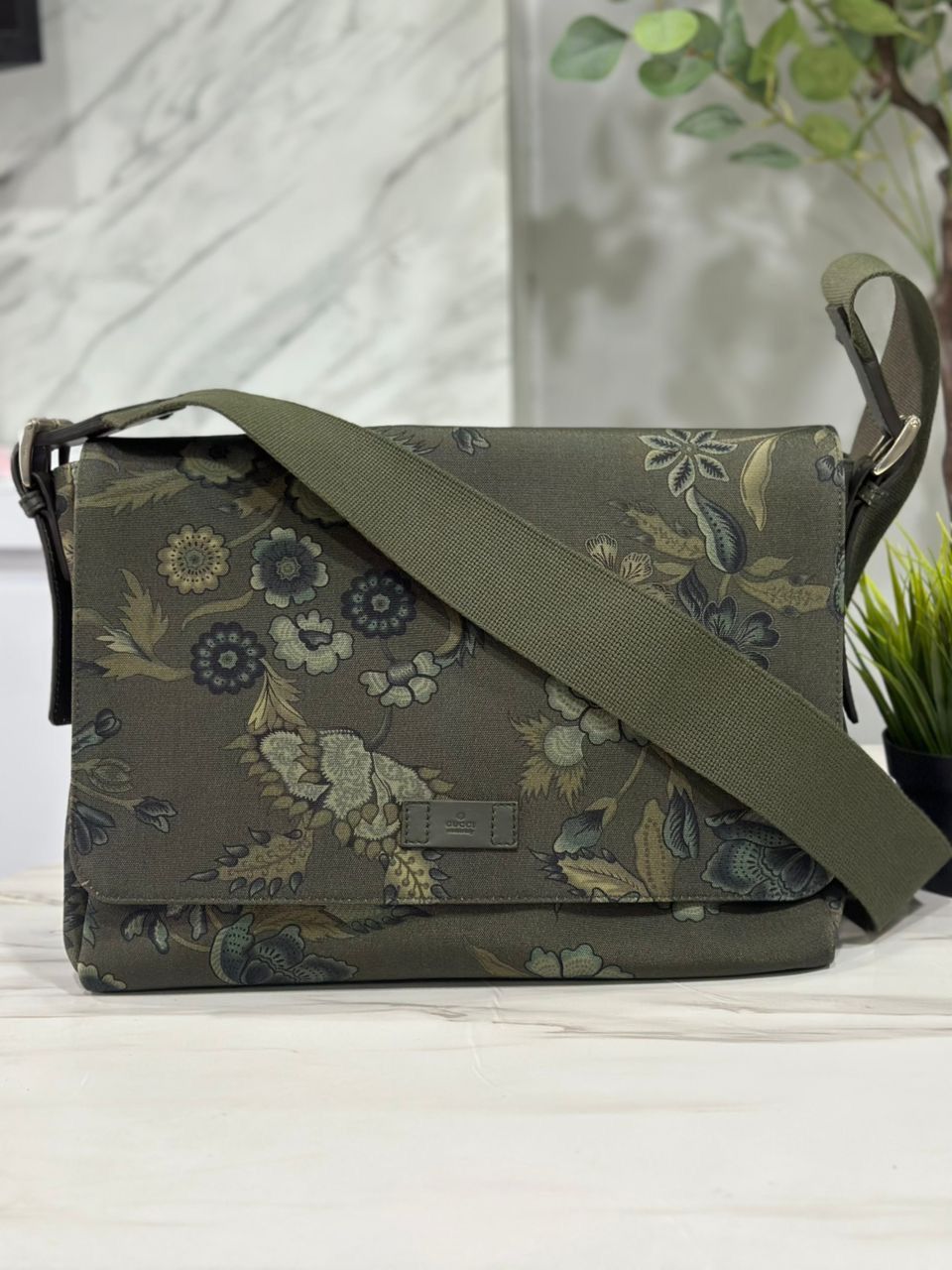 Gucci Authentic Gucci Green Canvas Shoulder Bag Size ONE SIZE - 1 Thumbnail