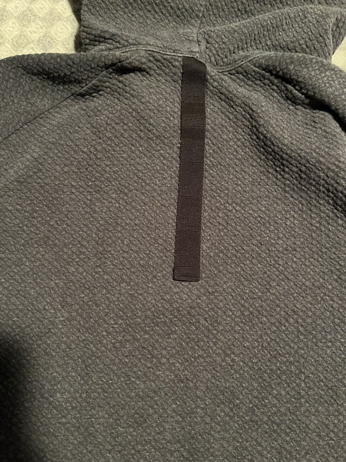 Lululemon Mens Lululemon Mesh Hoodie Size L Size US L / EU 52-54 / 3 - 3 Thumbnail