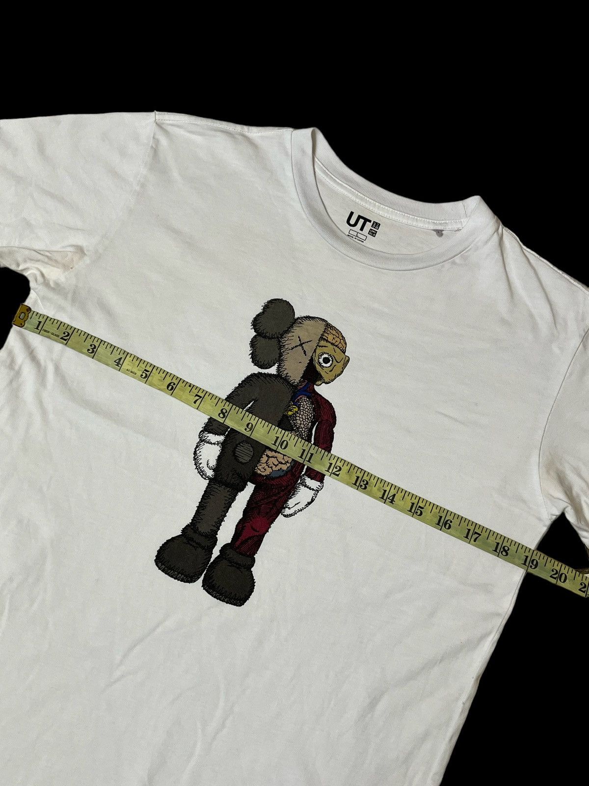 Kaws × Uniqlo GRAIL🔥UNIQLO X KAWS COLLABORATION T SHIRT/2 Size US M / EU 48-50 / 2 - 6 Thumbnail