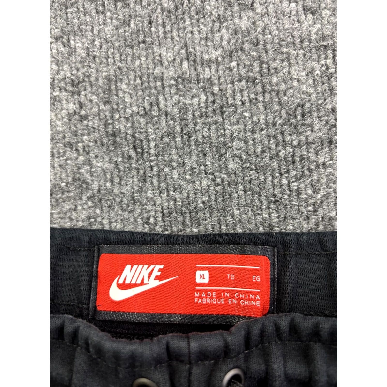Nike Nike Sweatpants Mens XL Black Fleece Joggers Elastic Waist Zip Pocket Pants Slim Tapered Mens XL Black Jogger Gear Size US 36 / EU 52 - 2 Thumbnail