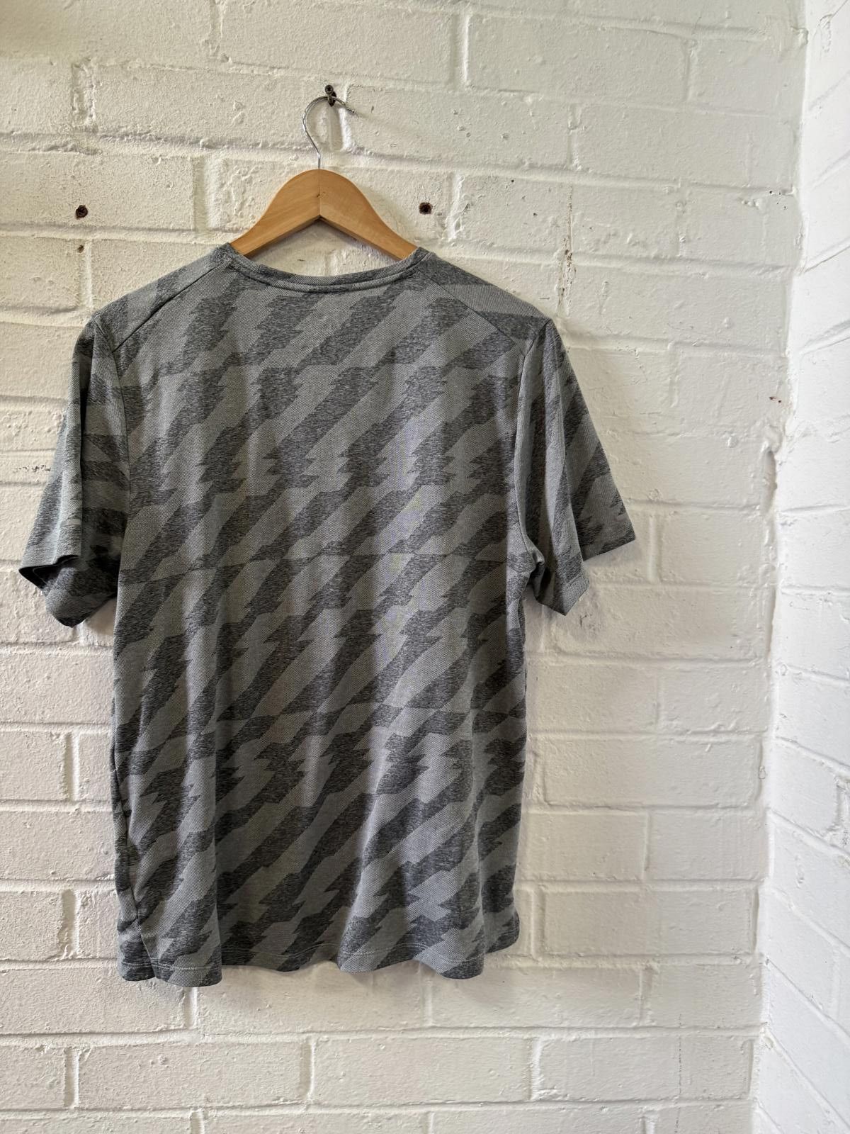 Nike Nike Running Dri-Fit Men's T-Shirt Medium Gray Size US M / EU 48-50 / 2 - 4 Thumbnail
