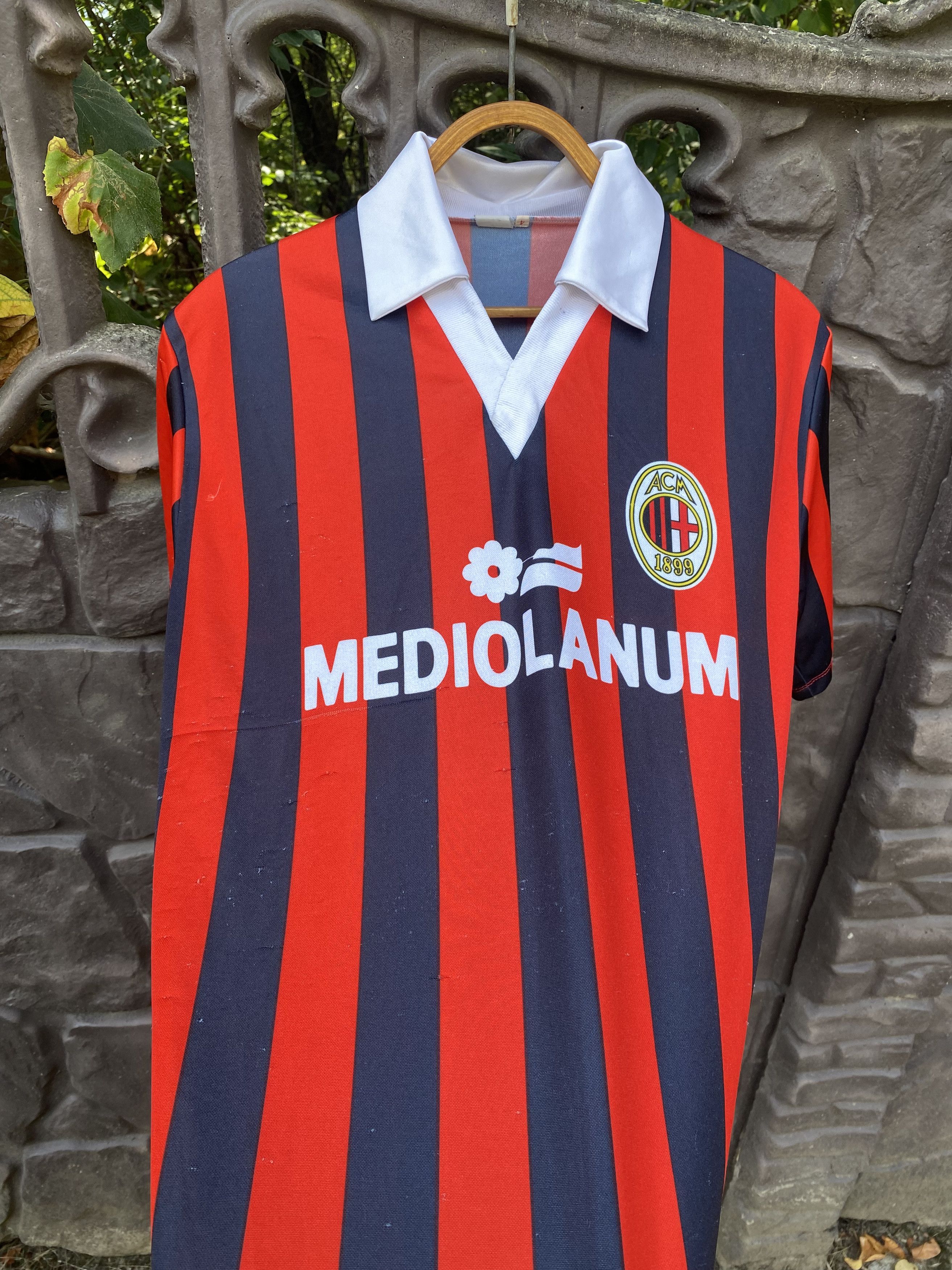 Vintage Vintage A.C MILAN Marco VAN BASTEN 9 Jersey Mediolanum Size US S / EU 44-46 / 1 - 20 Thumbnail