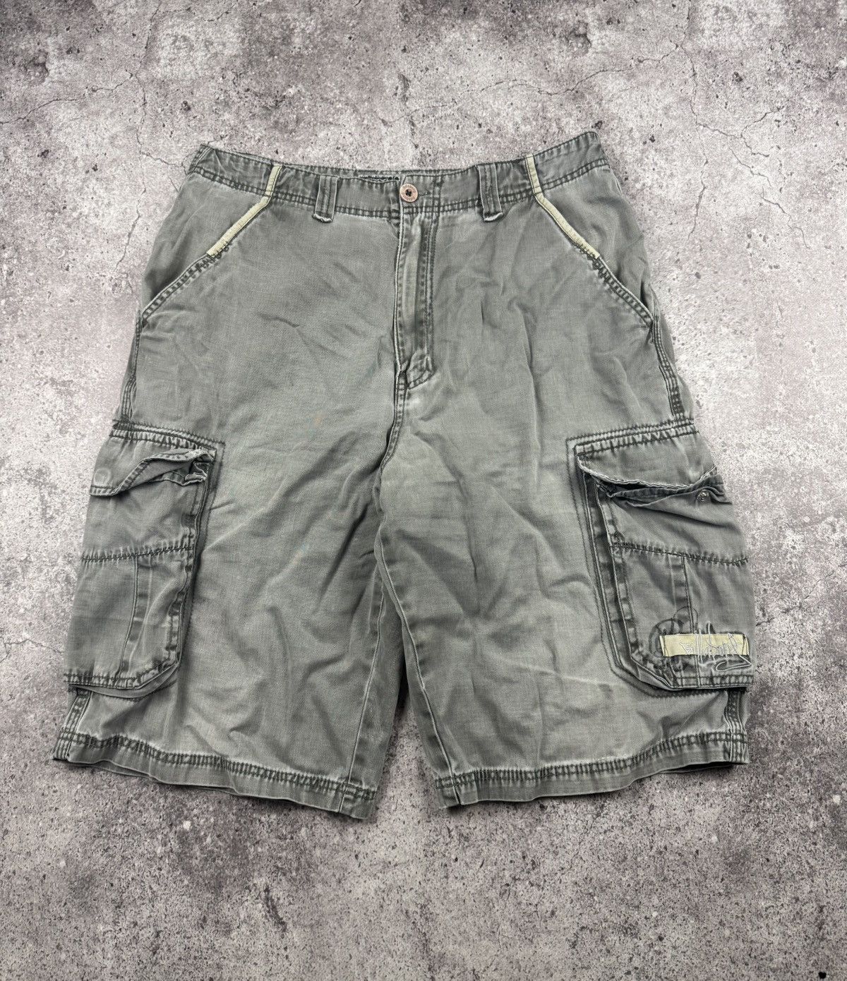 Billabong Crazy vintage y2k baggy faded billabong cargo shorts skater Size US 31 - 1 Thumbnail