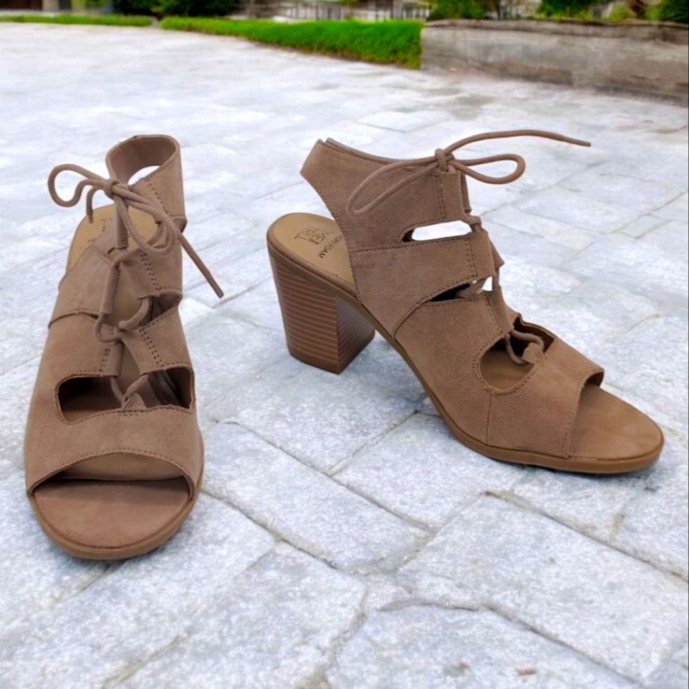 Other Elegant Tan Block Heel Sandals Sz 7.5 Memory Foam Size US 7.5 / IT 37.5 - 1 Thumbnail