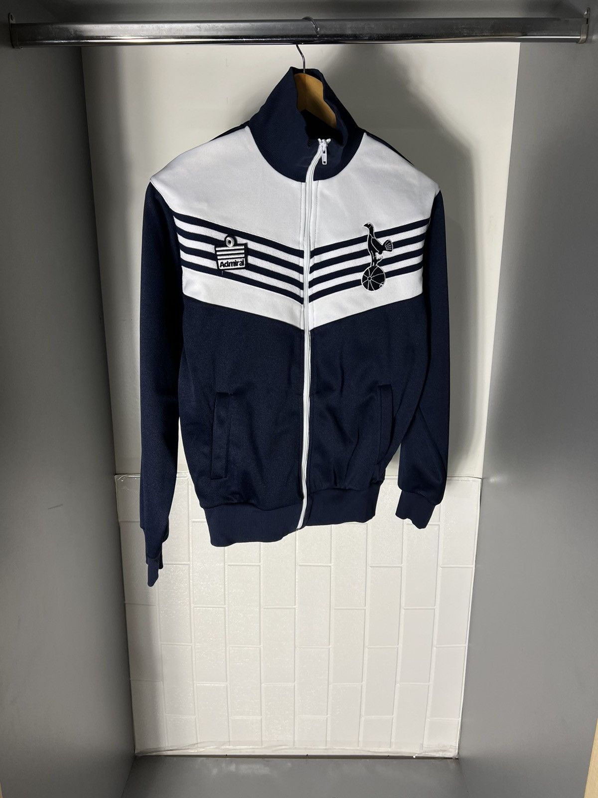 Vintage ADMIRAL FC TOTTENHAM HOTSPUR ENGLAND RETRO SOCCER JERSEY Size US S / EU 44-46 / 1 - 4 Thumbnail