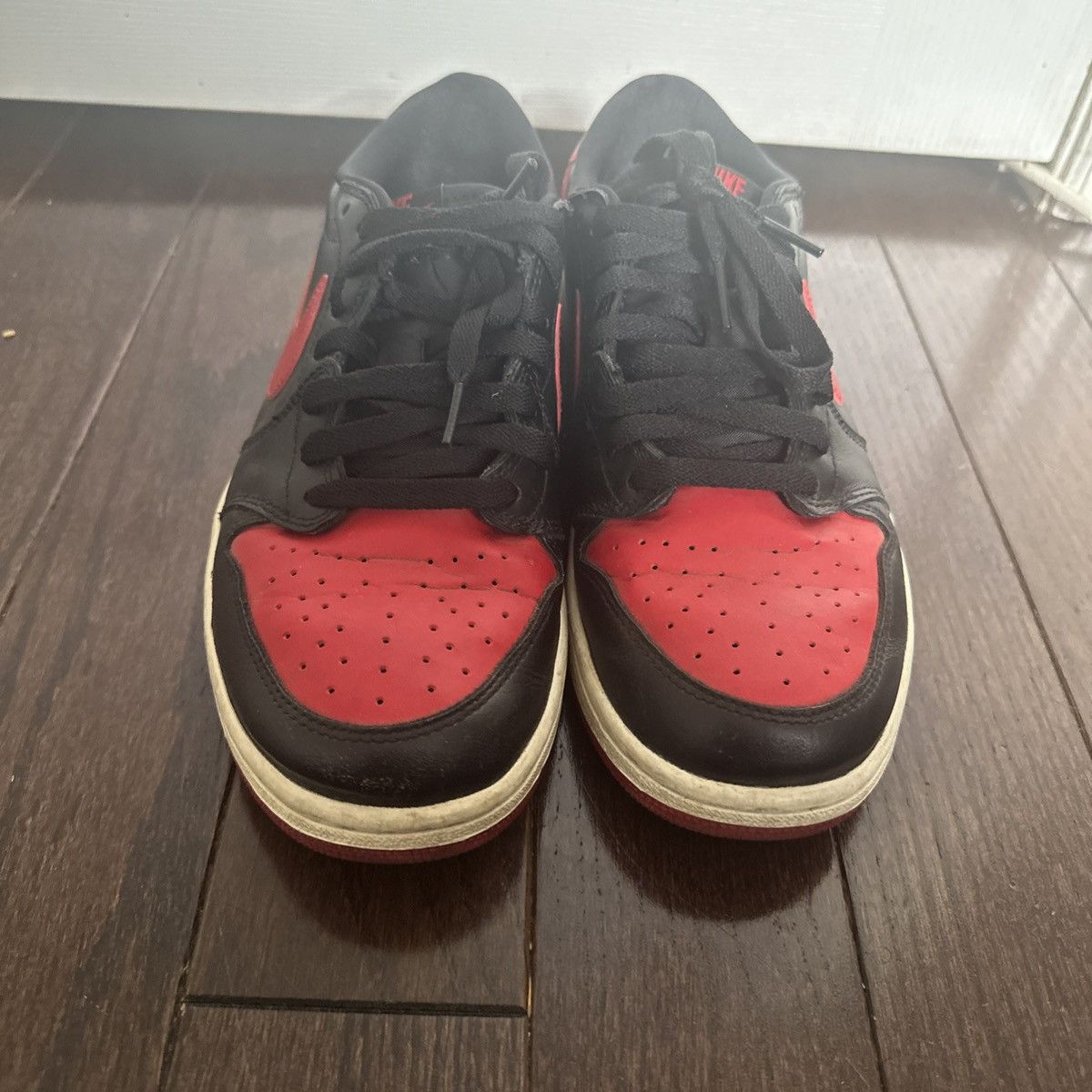 Jordan Brand Jordan Low 1 Bred Size US 9.5 / EU 42-43 - 2 Thumbnail