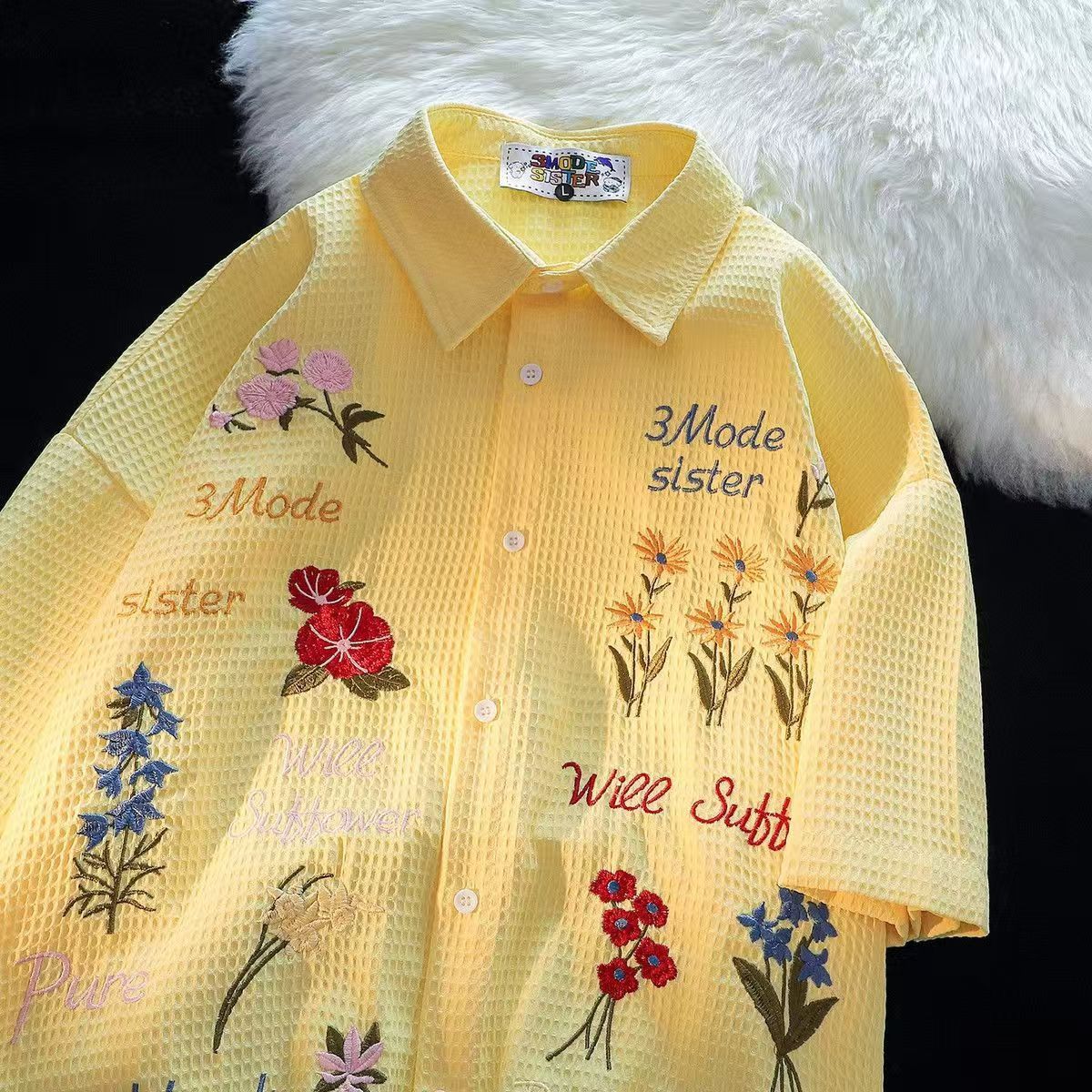 Vintage Short-sleeve shirt with yellow floral embroidery Size US M / EU 48-50 / 2 - 2 Thumbnail