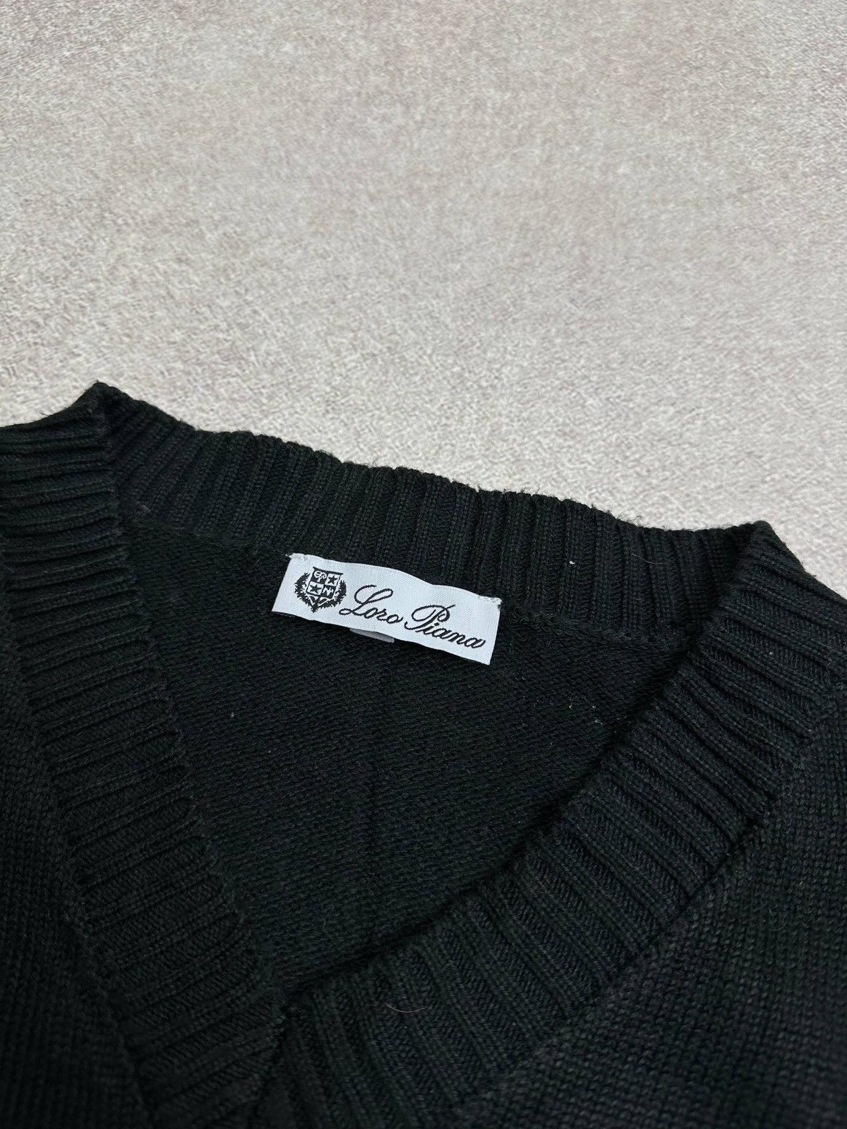 Loro Piana Vintage Loro Piana V-neck Black Knit Sweater IT50 M Size US M / EU 48-50 / 2 - 4 Thumbnail