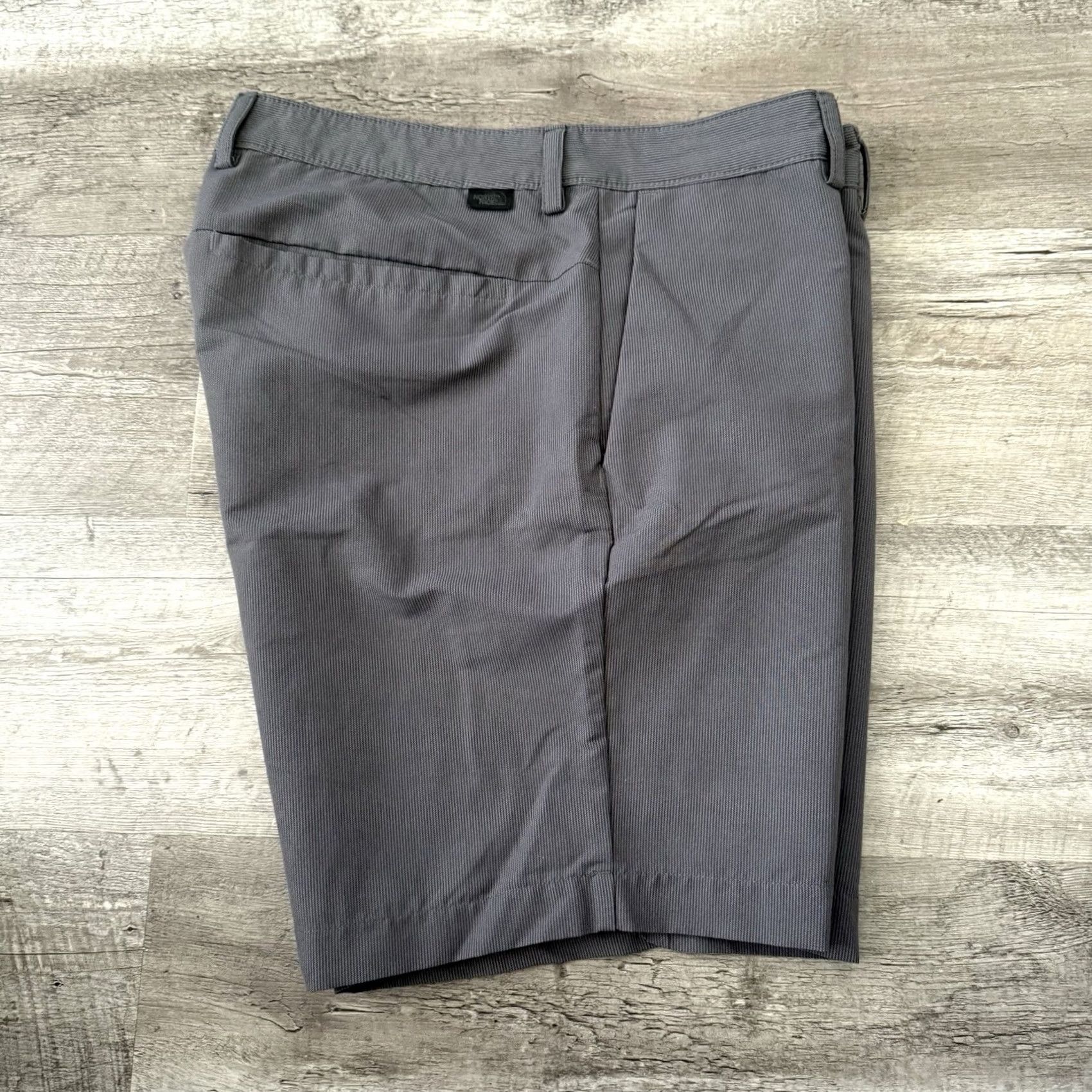 The North Face The North Face Shorts Mens 36 Gray Outdoor Hiking Lightweight Nylon Spandex Quick Dry 9in Inseam Chino Slash Pocket Regular Size US 36 / EU 52 - 5 Thumbnail