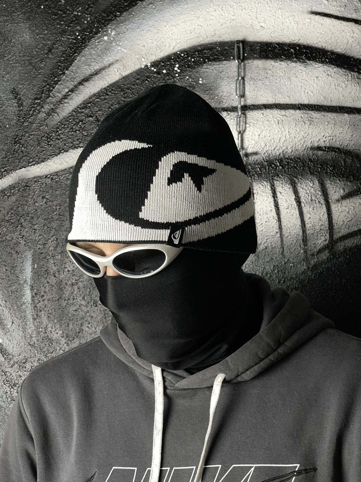 Quiksilver Quiksilver Y2K Reversible Black/White Hat Size ONE SIZE - 1 Thumbnail