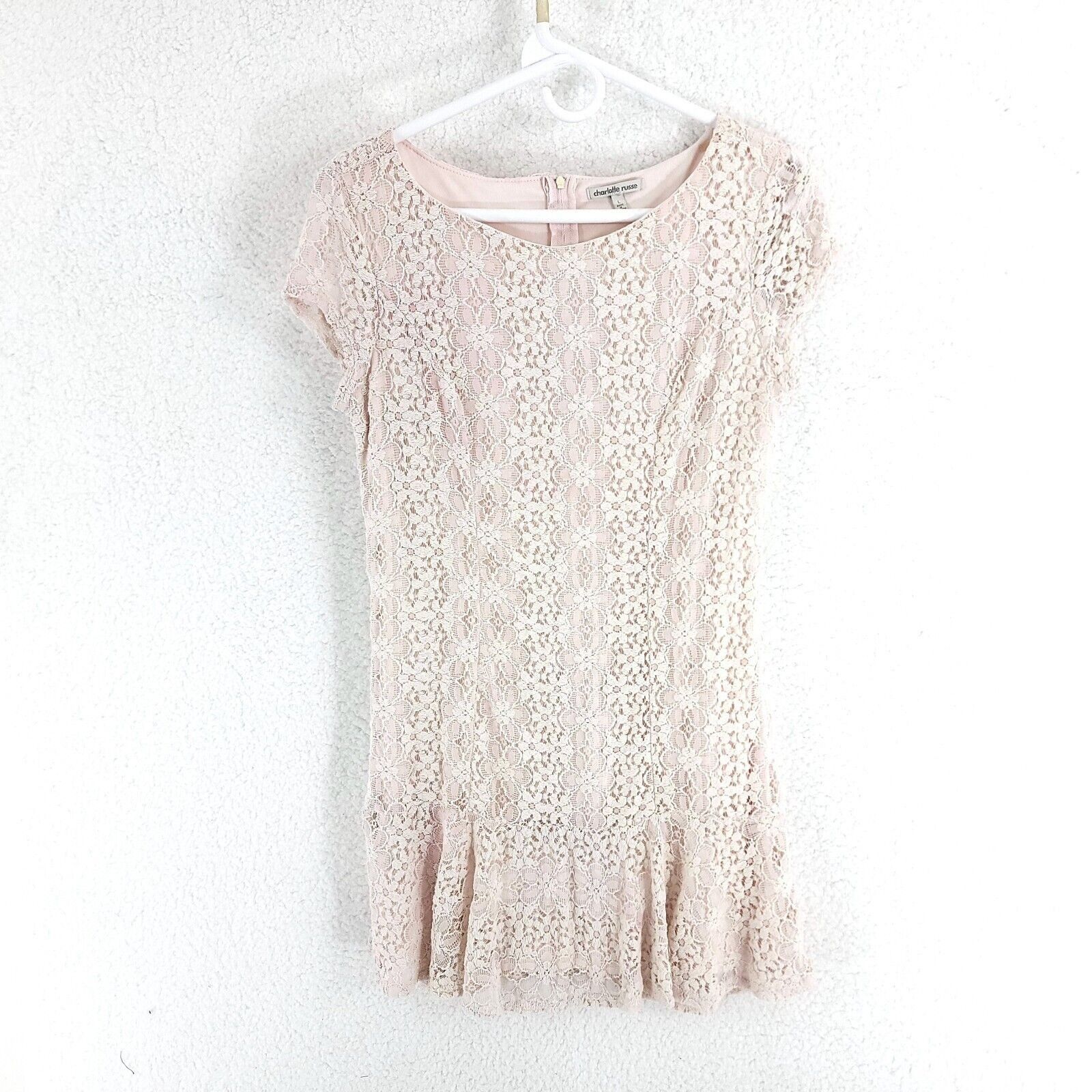 Designer Charlotte Russe Pink Floral Lace W/ Under Shirt Back Zip Top Size L / US 10 / IT 46 - 1 Thumbnail