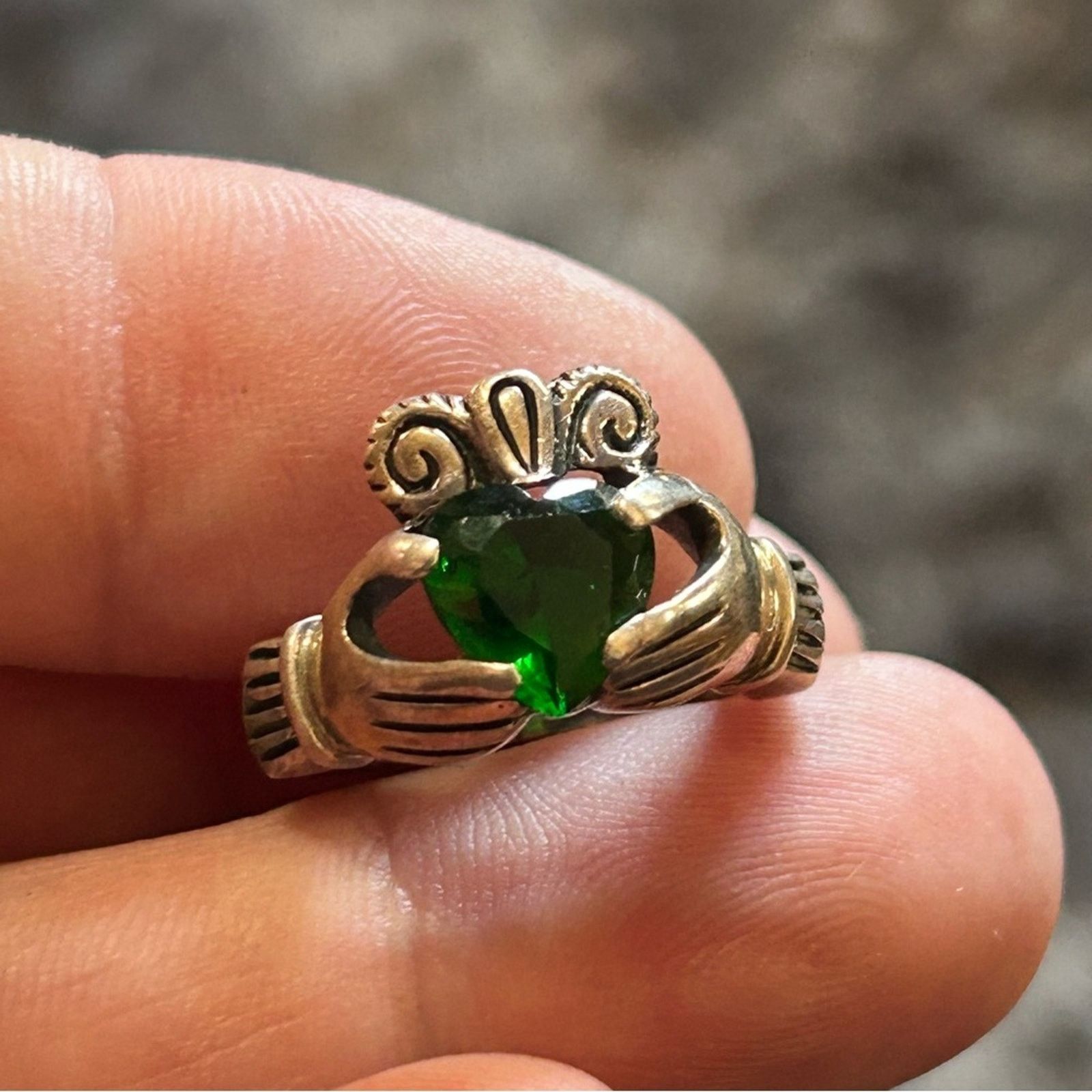 Vintage Vintage Irish green grossular garnet sterling claddagh ring Size ONE SIZE - 7 Thumbnail