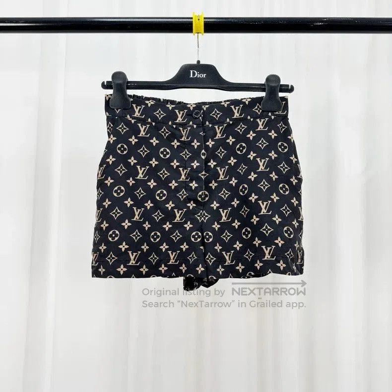 Louis Vuitton Louis Vuitton Monogram Silk Shorts. Size US 36 / EU 52 - 1 Thumbnail