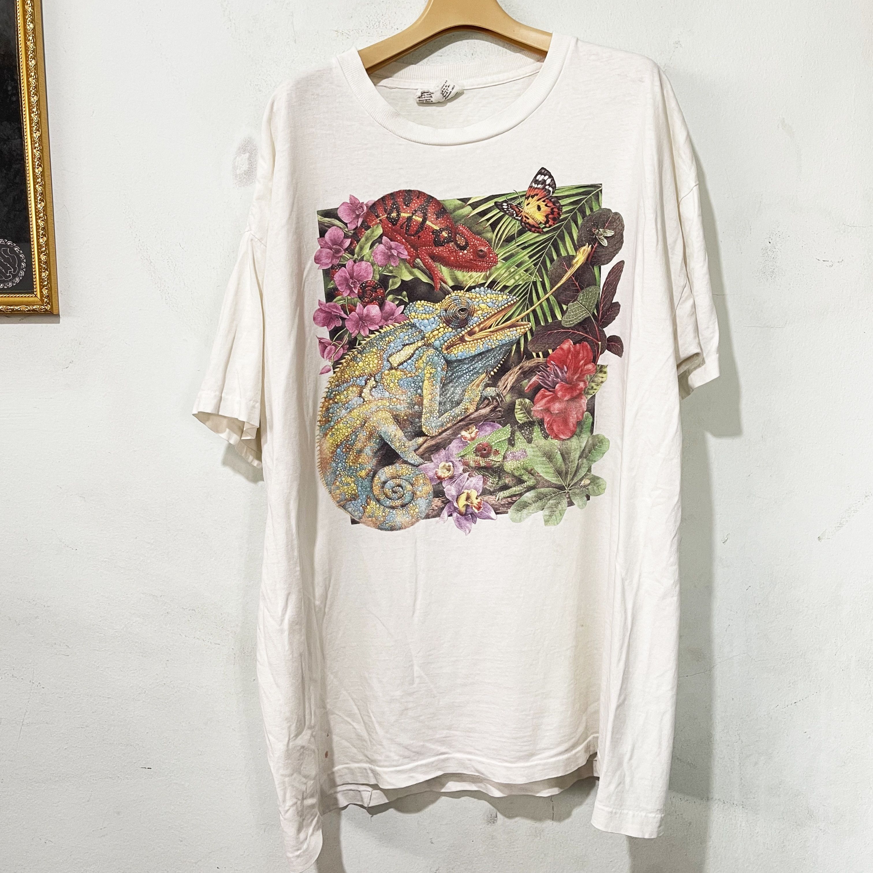Vintage Vintage 90s Chameleon T-Shirt Size US XL / EU 56 / 4 - 1 Thumbnail