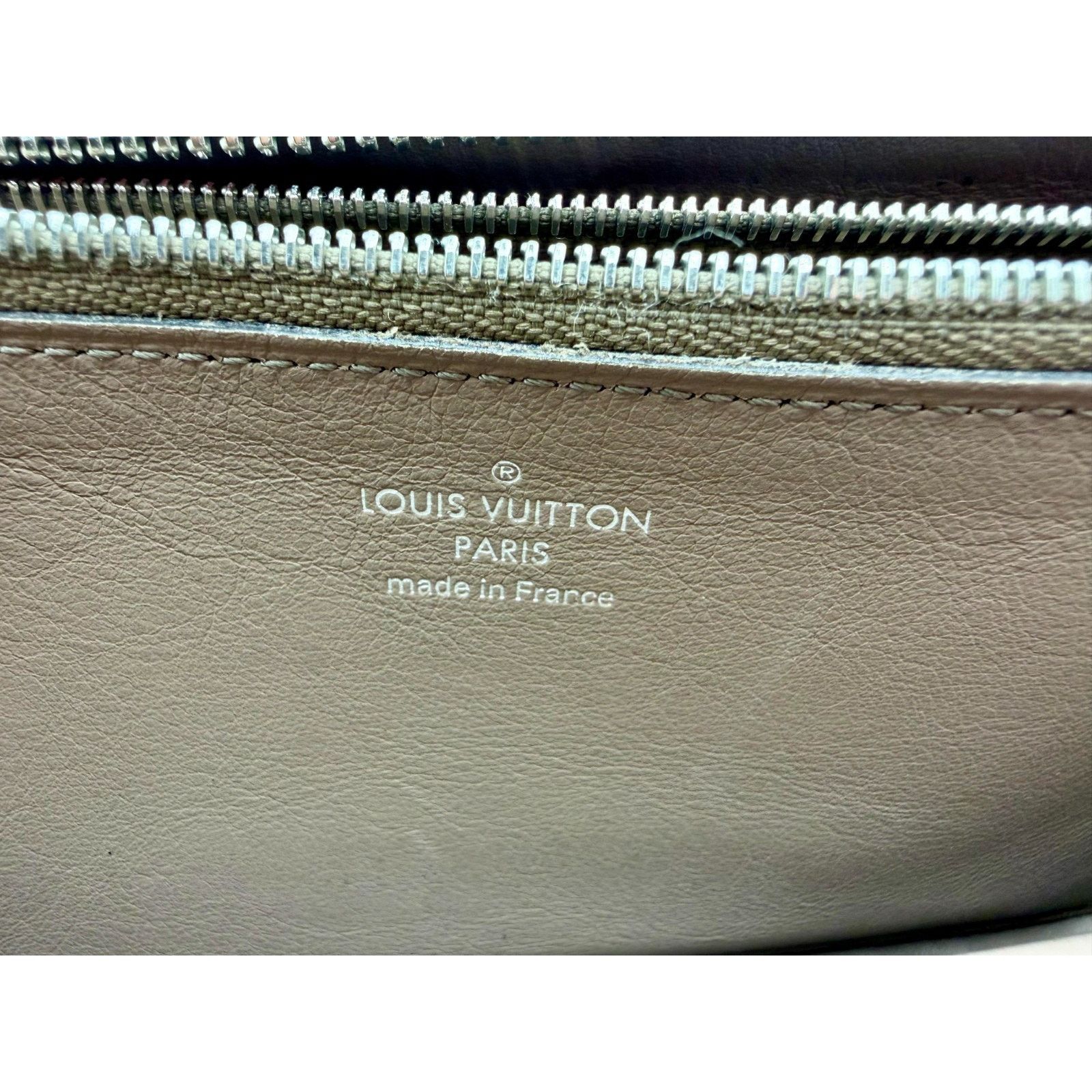 Louis Vuitton LOUIS VUITTON Comete Wallet Magnolia Leather Women's | COA Size ONE SIZE - 14 Thumbnail