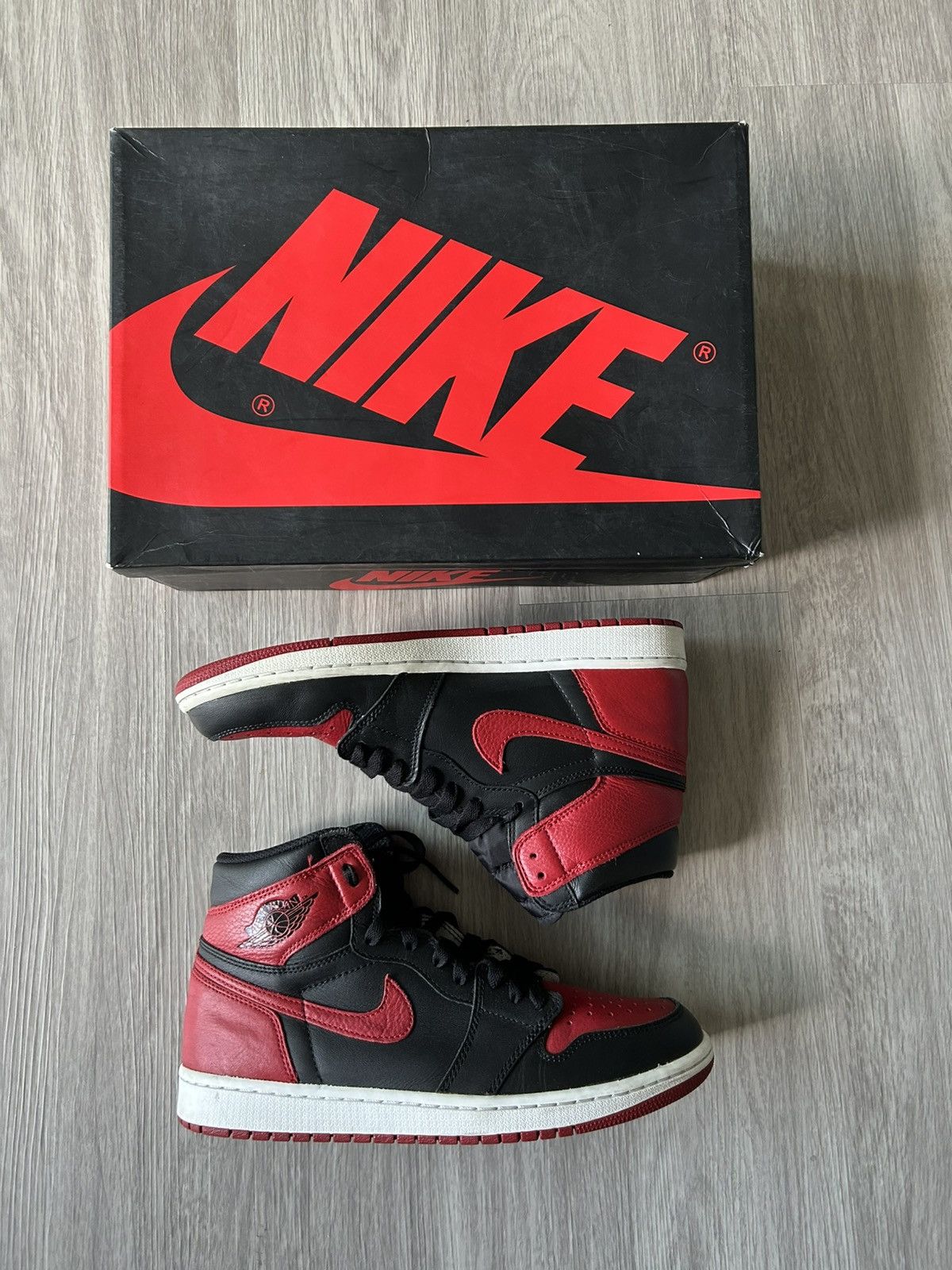 Air Jordan Retro 1 High OG Banned 2016 Size 10