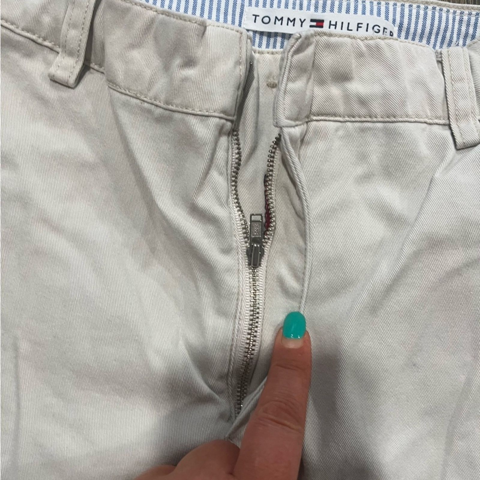 Tommy Hilfiger Tommy Hilfiger Womens Chino Shorts High Rise Flat Front 12 Size 34" / US 12 / IT 48 - 3 Thumbnail