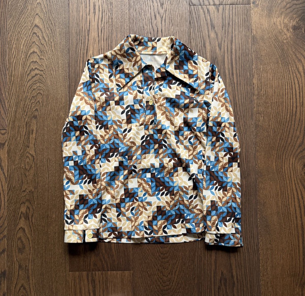 Vintage Vintage 70s Disco Patterned Button Up Pointed Collar Shirt Size US S / EU 44-46 / 1 - 1 Thumbnail