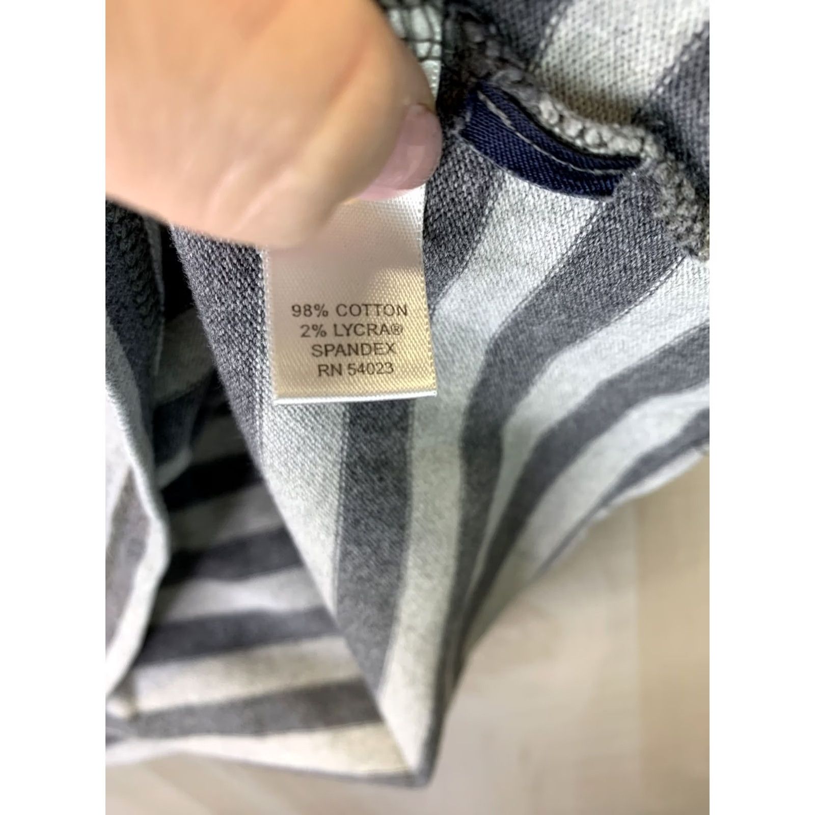 Banana Republic Banana Republic Mens SZ M Gray Stripe V Neck Tight Knit Long Sleeve Shirt -3320 -Pre-Owned Size US M / EU 48-50 / 2 - 4 Thumbnail