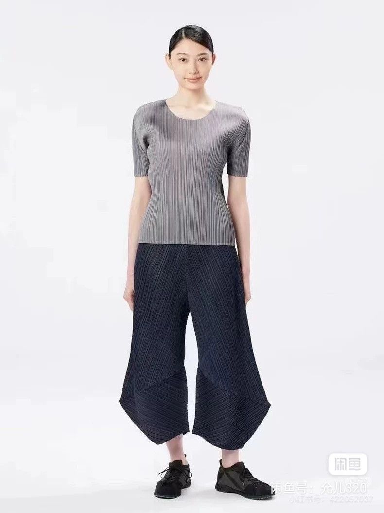 Issey Miyake issey miyake size:3 Dark grey short-sleeved shirt 2505-Nex Size XS / US 0-2 / IT 36-38 - 1 Thumbnail