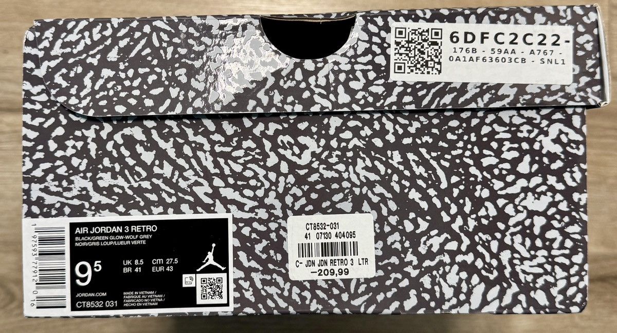 Jordan Brand Air Jordan 3 Retro Green Glow Size US 9.5 / EU 42-43 - 8 Thumbnail