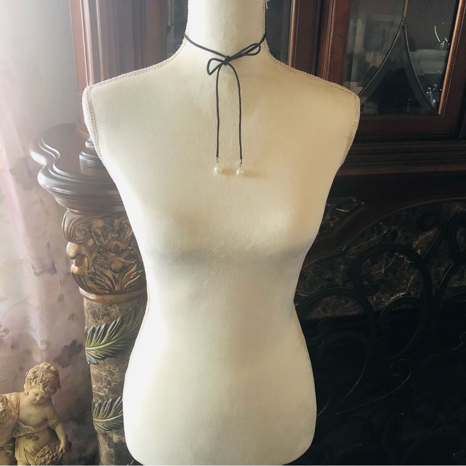 Jewelry Elegant black suede cord faux pearl accent choker necklace Size ONE SIZE - 5 Thumbnail