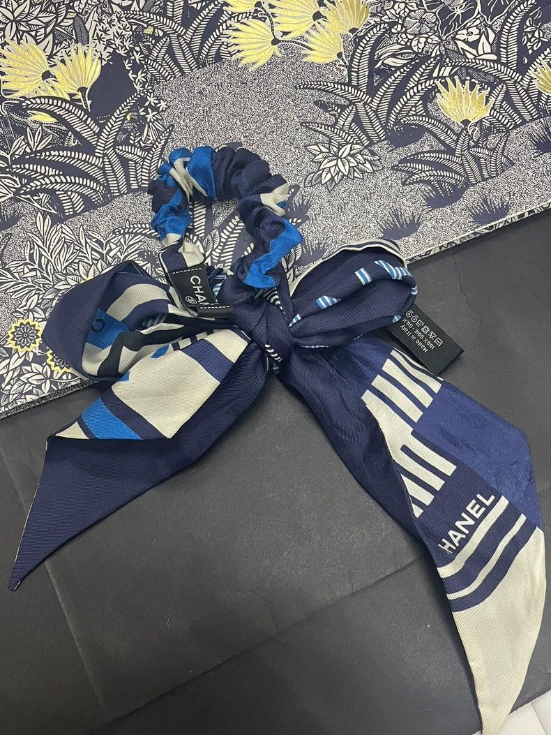 Chanel chanel Blue printed silk scarf hair hoop Size ONE SIZE - 3 Thumbnail