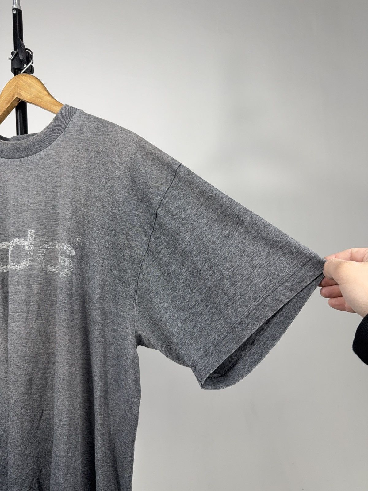 Adidas Vintage 90s Adidas Distressed Faded Logo Grey Boxy T-Shirt Size US XL / EU 56 / 4 - 8 Thumbnail