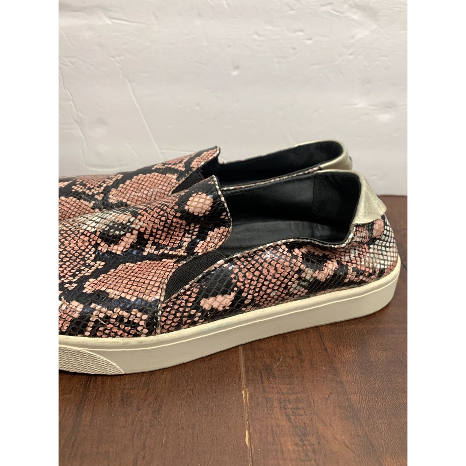 Cole Haan Cole Haan Women's Grandpro Spectator Slip On Sneaker Coral Snake Print 7.5 B Leather Multicolor Snake Print Casual Shoes Preschool? Size US 8 / IT 38 - 6 Thumbnail
