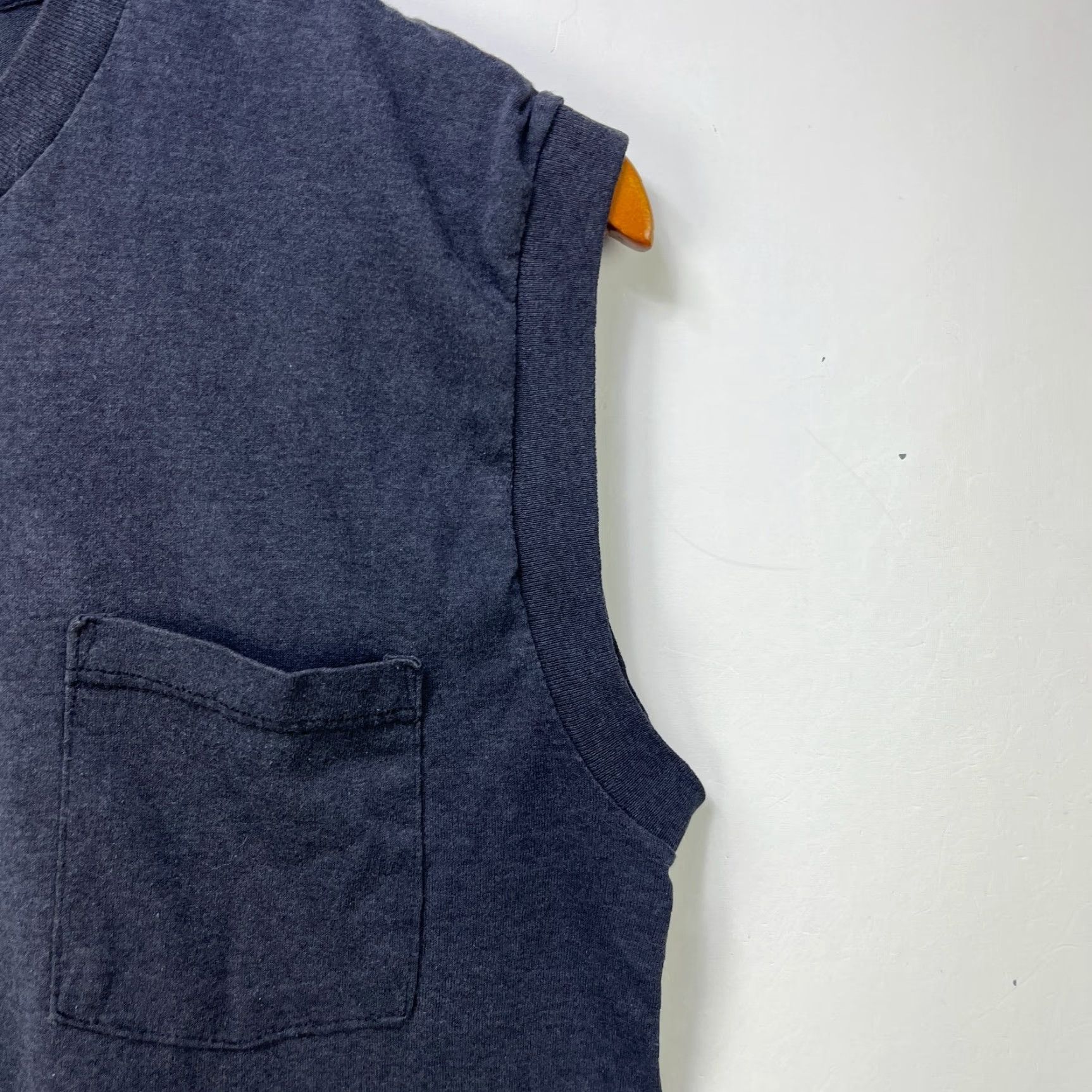 Fruit Of The Loom VINTAGE Fruit of the Loom Shirt M L Black Sleeveless 90s 1990s Cotton Knit Logo Men T-Shirt Size US M / EU 48-50 / 2 - 3 Thumbnail
