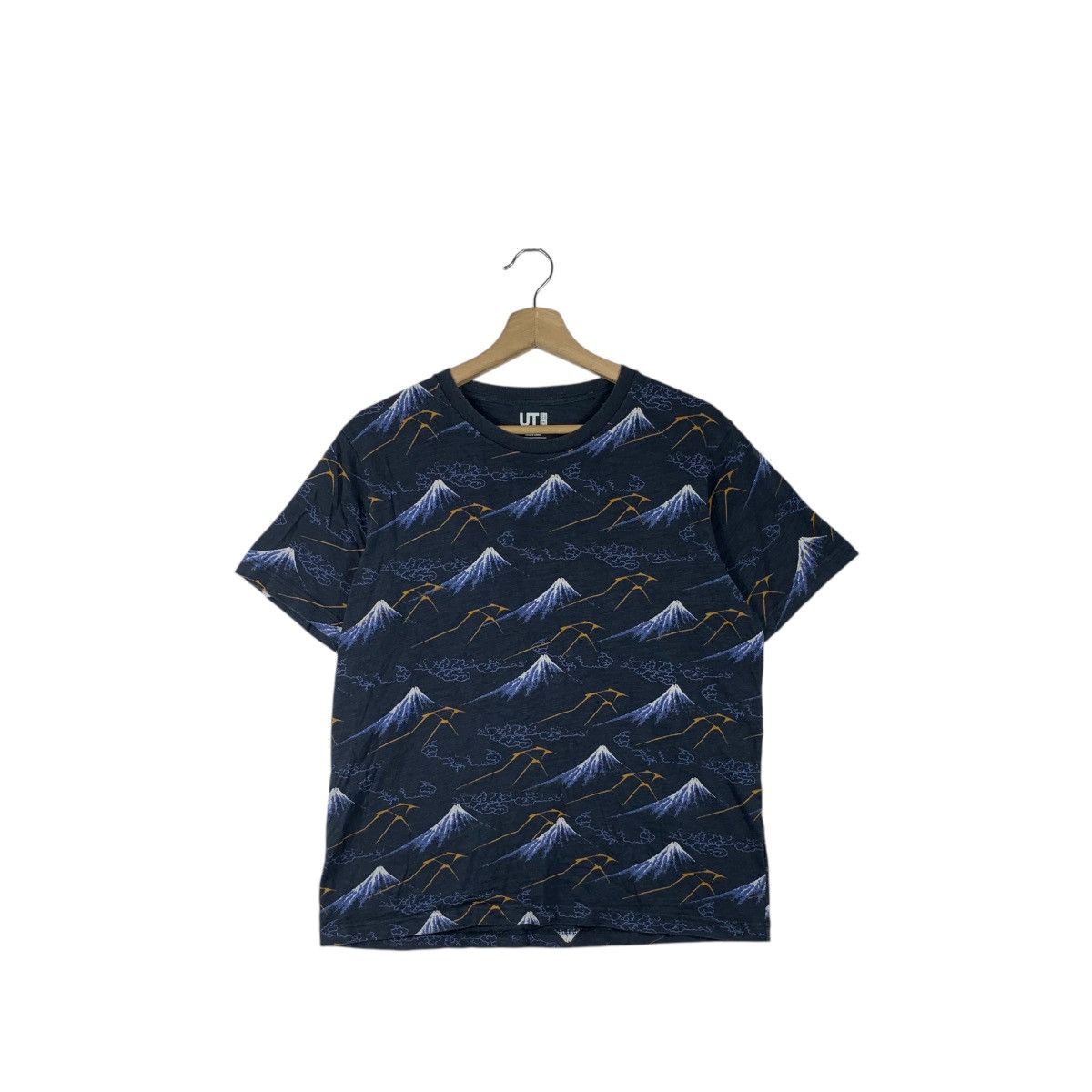 Uniqlo UNIQLO x HOKUSAI BLUE Japan Traditional Fuji AOP Tee Shirt Size L / US 10 / IT 46 - 1 Thumbnail