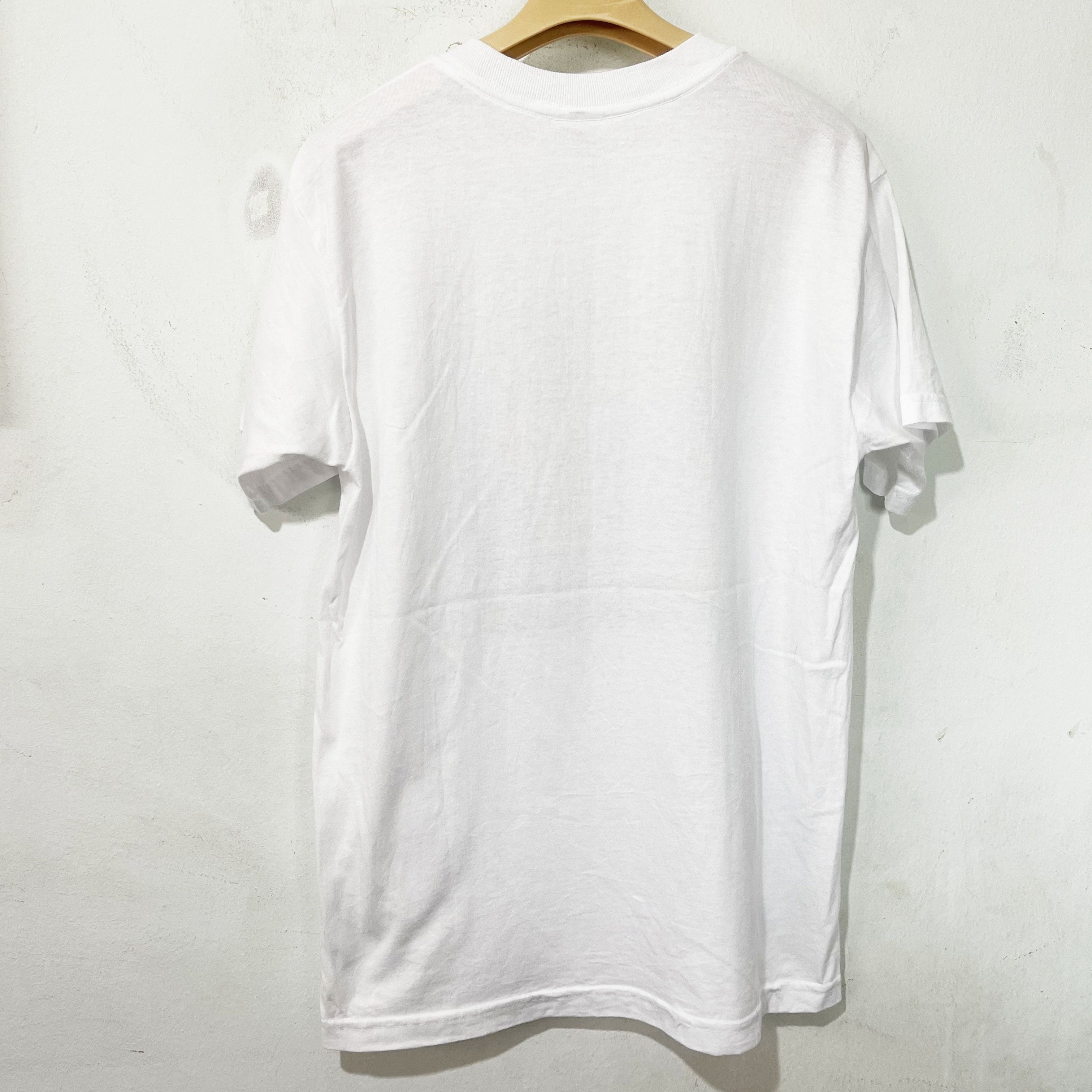Vintage Vintage 90s Into Books Out of This World T-Shirt Size US M / EU 48-50 / 2 - 3 Thumbnail
