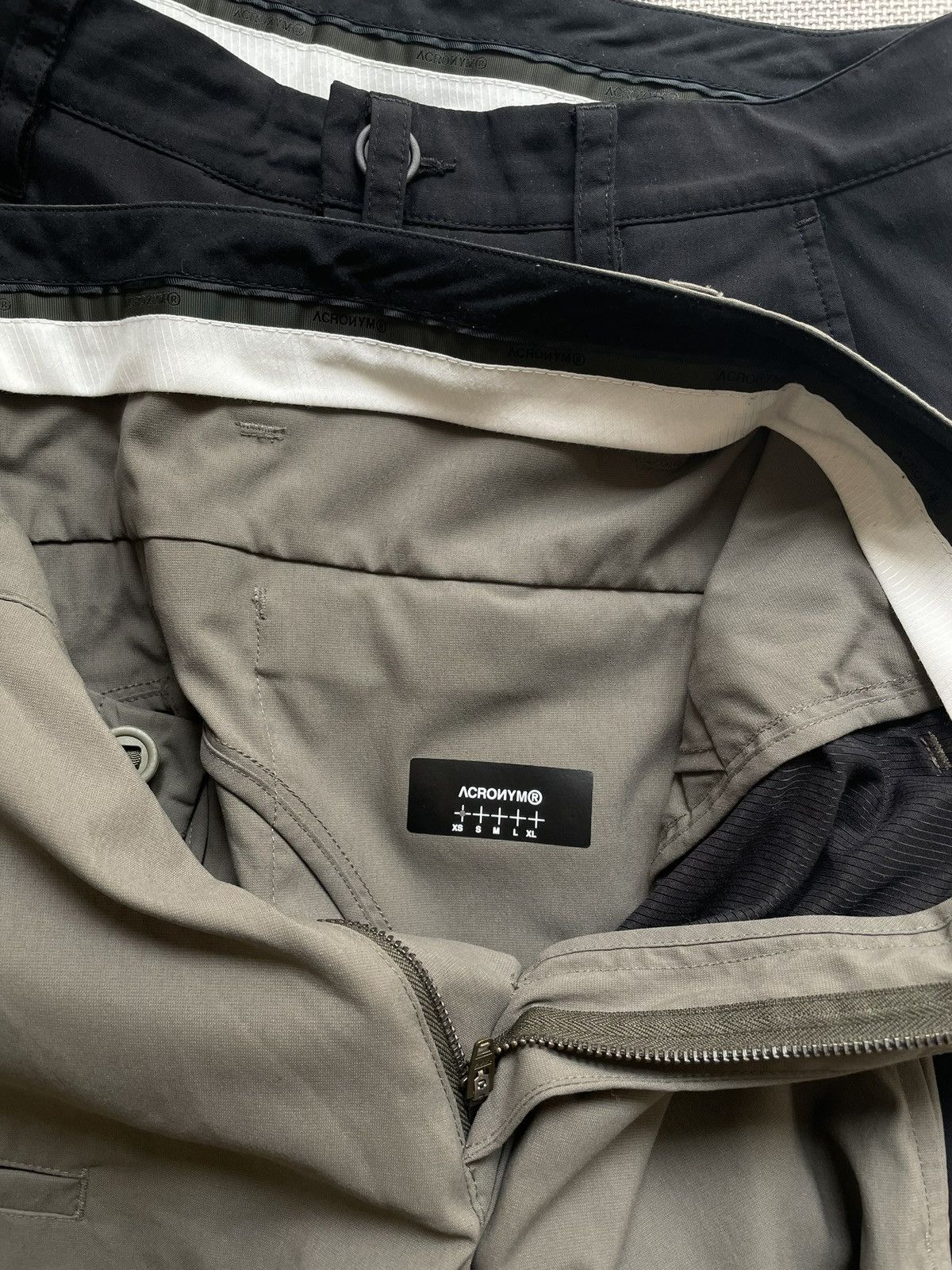 Acronym × Errolson Hugh Acronym P39-M grey XS Full pack Size US 28 / EU 44 - 4 Thumbnail