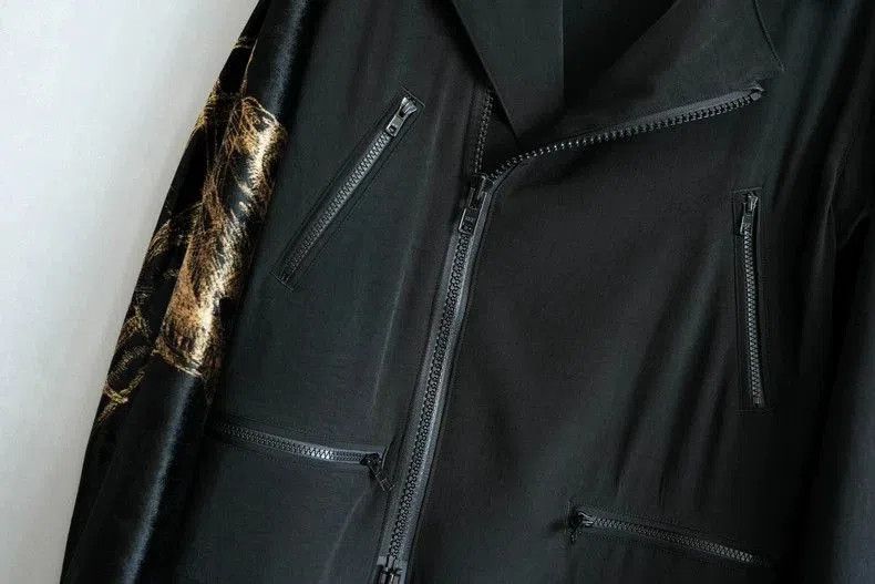 Yohji Yamamoto Yohji Yamamoto Velvet Coat with Floral Sleeve Size US S / EU 44-46 / 1 - 5 Thumbnail