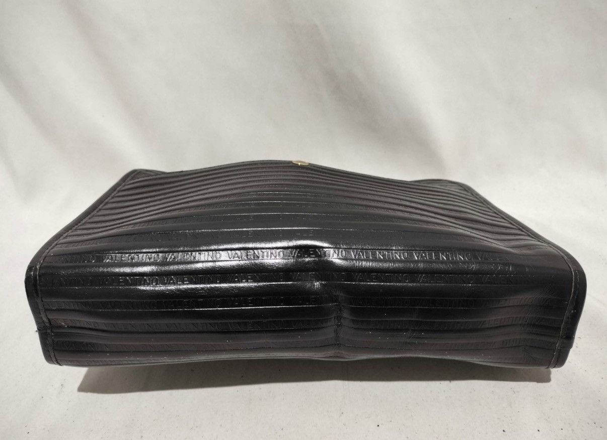 Valentino Mario Valentino Vintage Black Leather Clutch Bag Size ONE SIZE - 4 Thumbnail