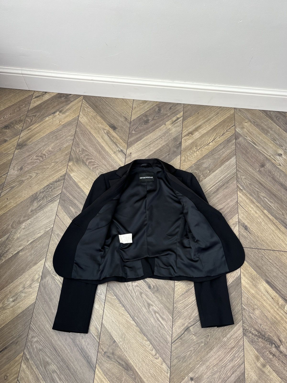 Emporio Armani Vintage Emporio Armani Women’s Black Cropped Tuxedo Blazer Size XS / US 0-2 / IT 36-38 - 10 Thumbnail
