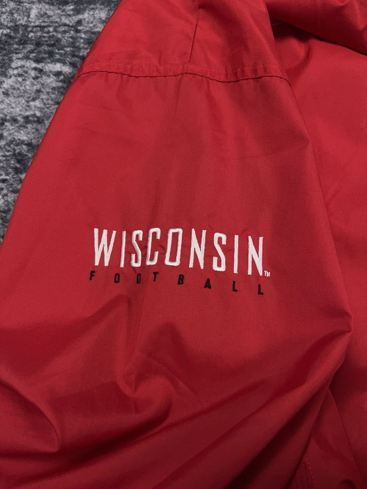 Reebok × Vintage Vintage 90s Wisconsin Badgers Insulated Pullover Windbreaker Size US XXL / EU 58 / 5 - 5 Thumbnail