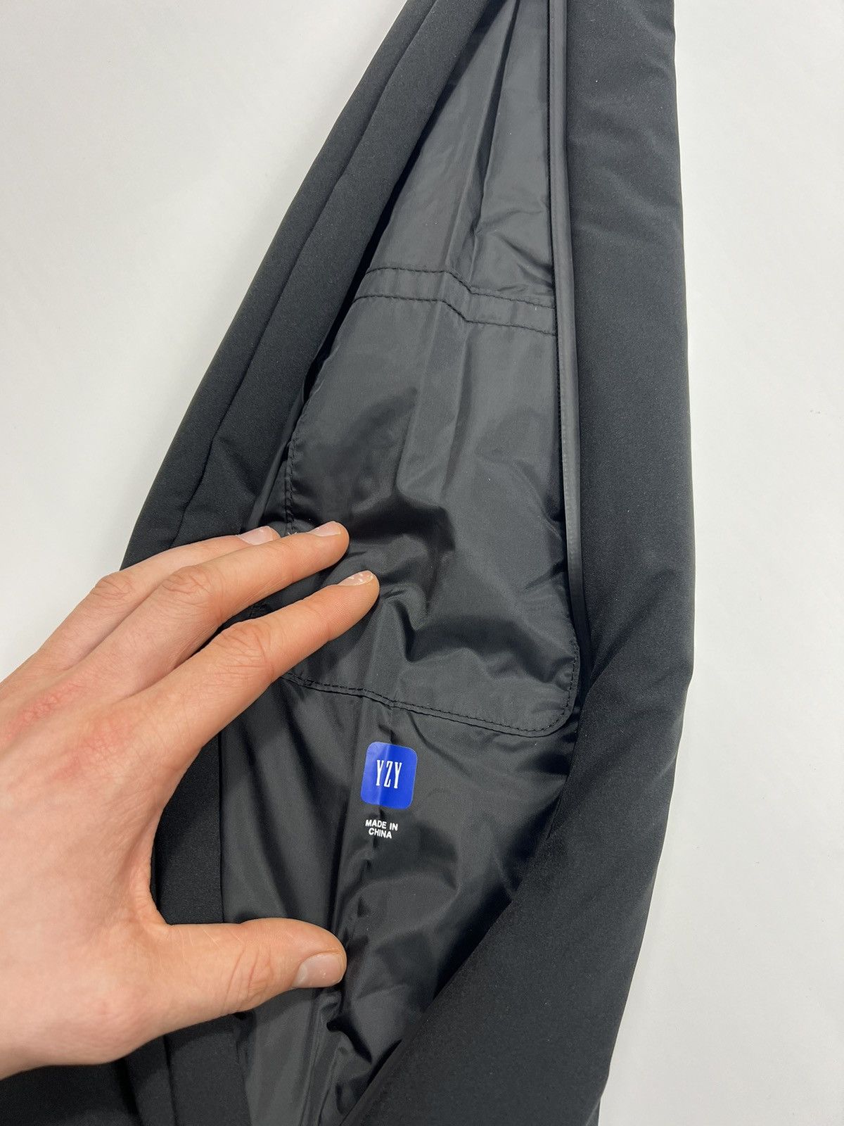 Balenciaga × Gap × Kanye West NEW YEEZY GAP BALENCIAGA SNAKE BAG Size ONE SIZE - 5 Thumbnail
