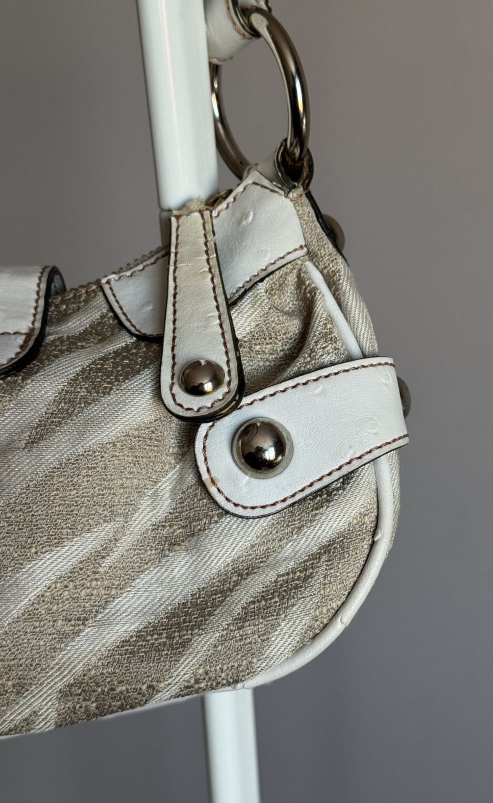 Guess Vintage Guess Y2K Cream Baguette Ostrich Effect Shoulder Bag Size ONE SIZE - 10 Thumbnail