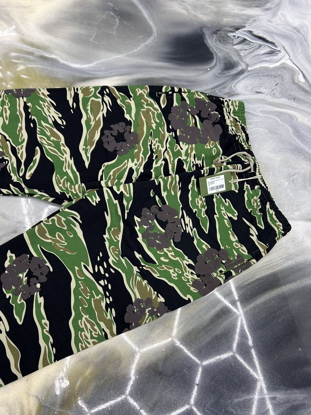 DENIM TEARS Denim Tears Green Tiger Camo Cotton Wreath Sweatpants Size L Size US 34 / EU 50 - 6 Thumbnail