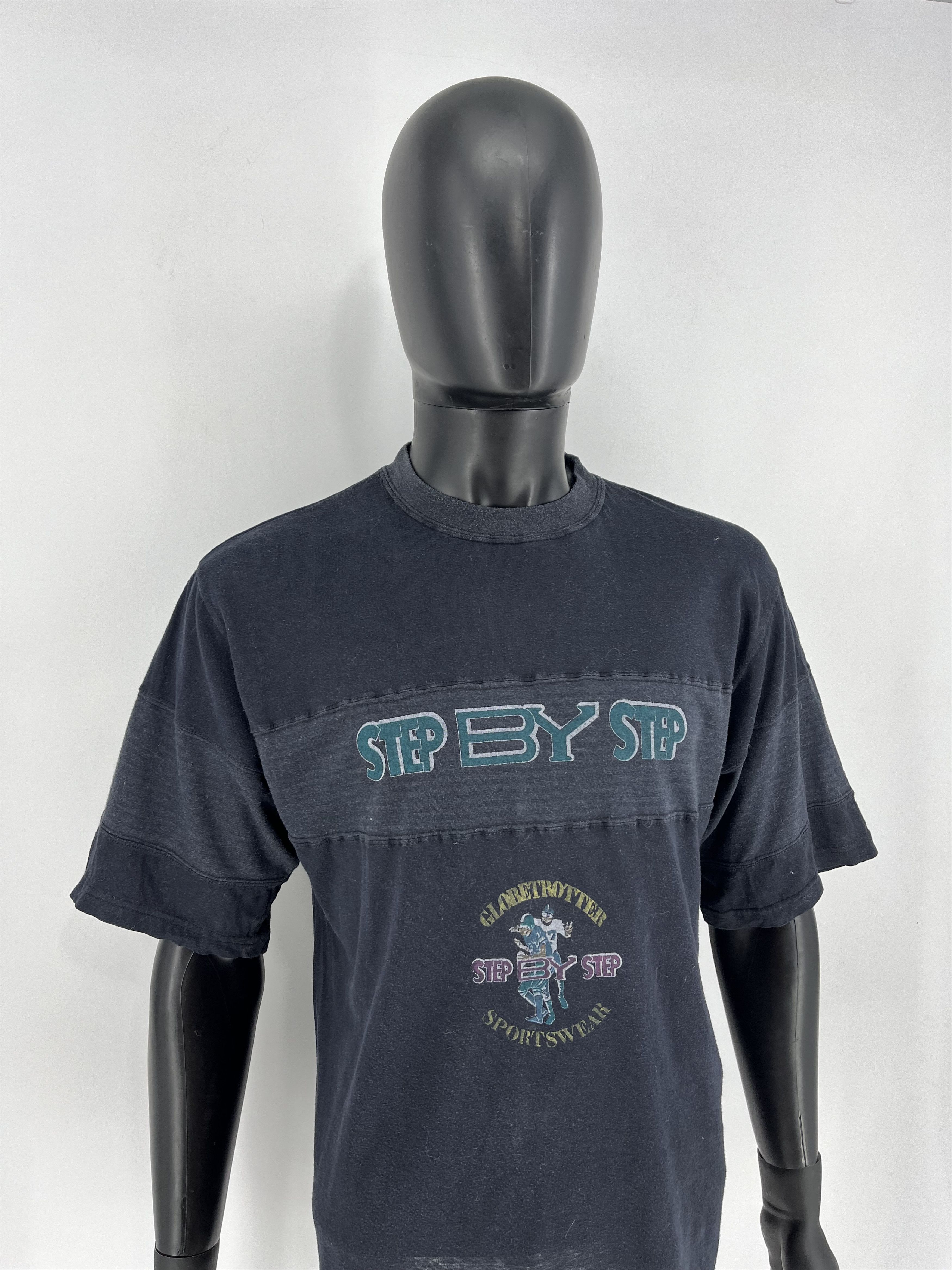 Sports Specialties Vintage "globetrotter step by step sportswear" TShirt Size M Size US M / EU 48-50 / 2 - 3 Thumbnail