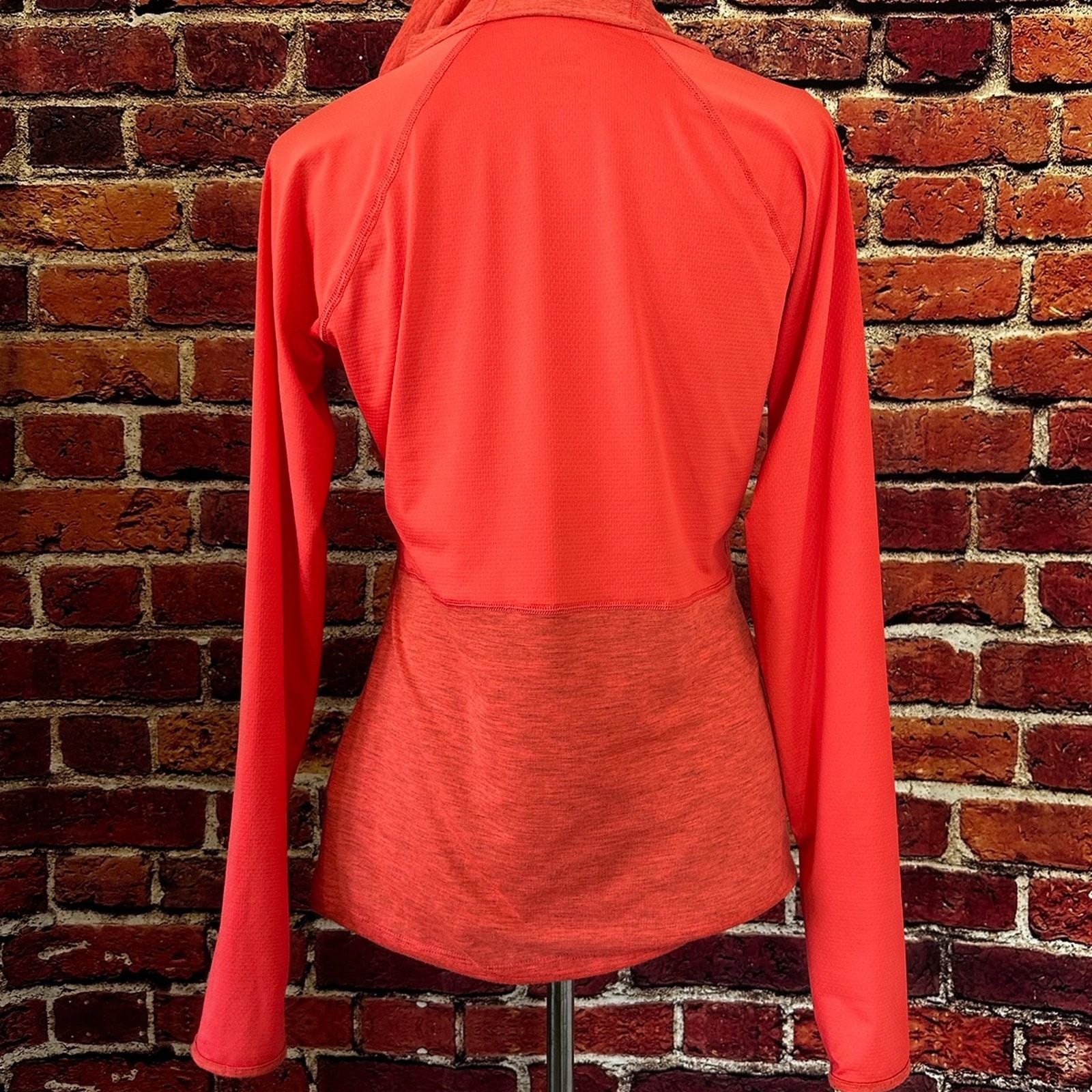 The North Face Women’s the north face long sleeve Size M / US 6-8 / IT 42-44 - 4 Thumbnail