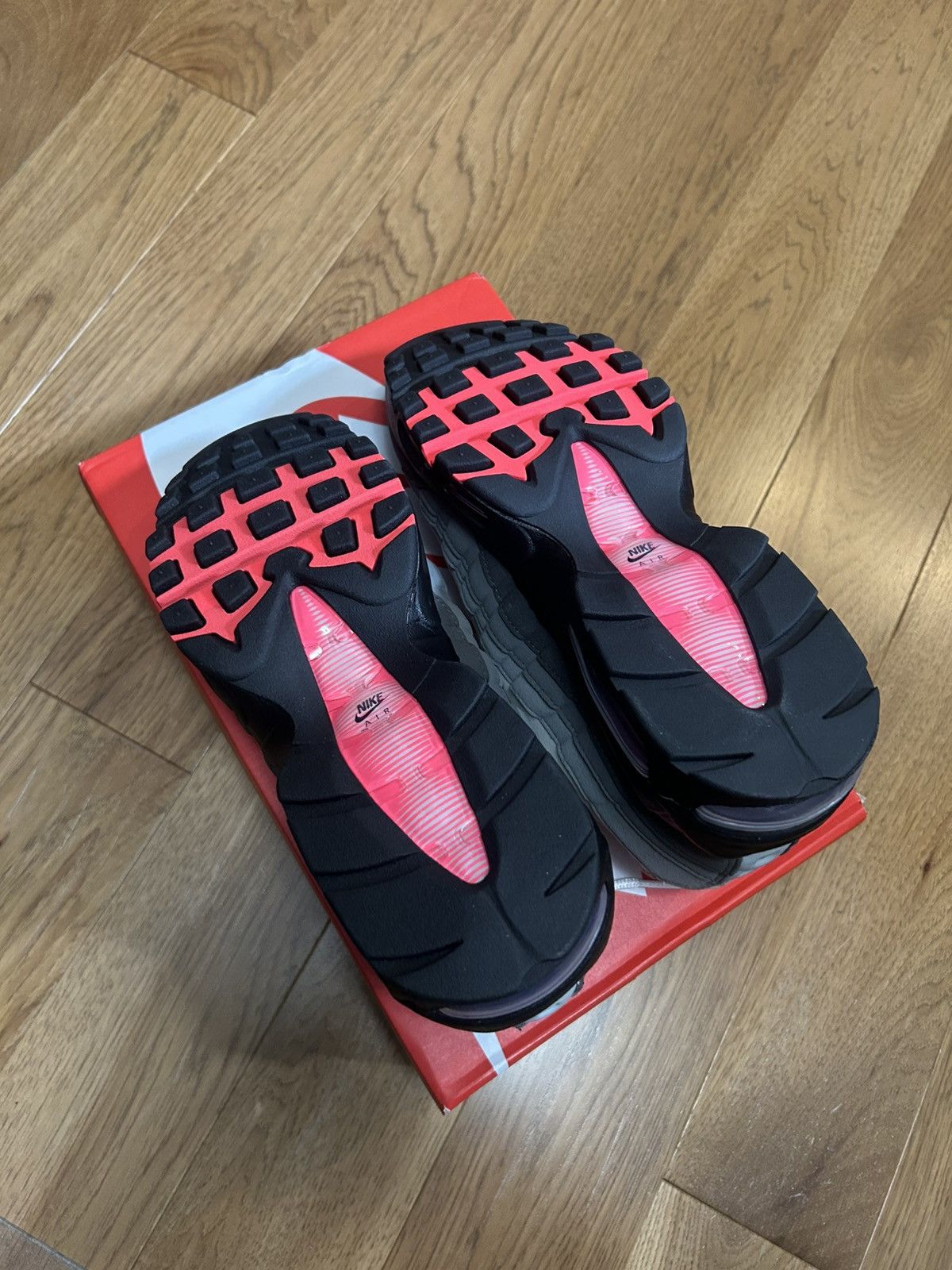 Nike Nike Air Max 95 Solar Red Size US 9.5 / EU 42-43 - 7 Thumbnail