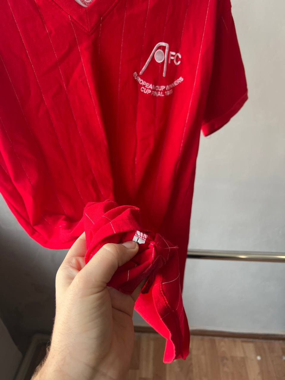 Vintage 1983 ABERDEEN FC ECWC FINAL CUP REMAKE SOCCER JERSEY SHIRT L Size US L / EU 52-54 / 3 - 8 Thumbnail