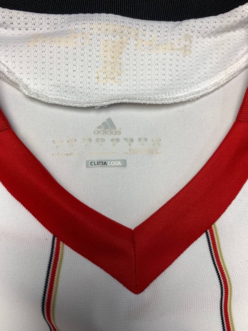 Adidas Liverpool 2010 - 2011 away football shirt jersey camiseta Size US M / EU 48-50 / 2 - 3 Thumbnail