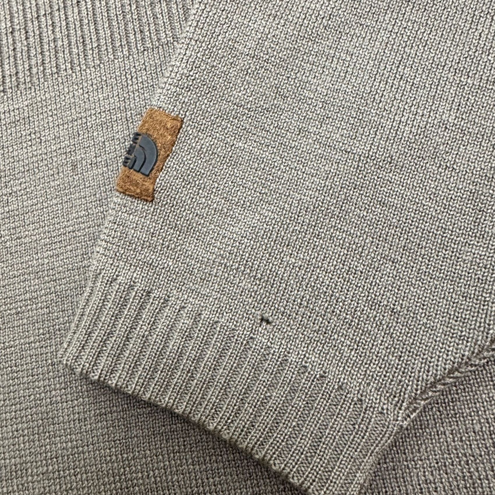 The North Face VINTAGE The North Face Wool Sweater Mens Medium Brown V-Neck Pullover Size US M / EU 48-50 / 2 - 5 Thumbnail