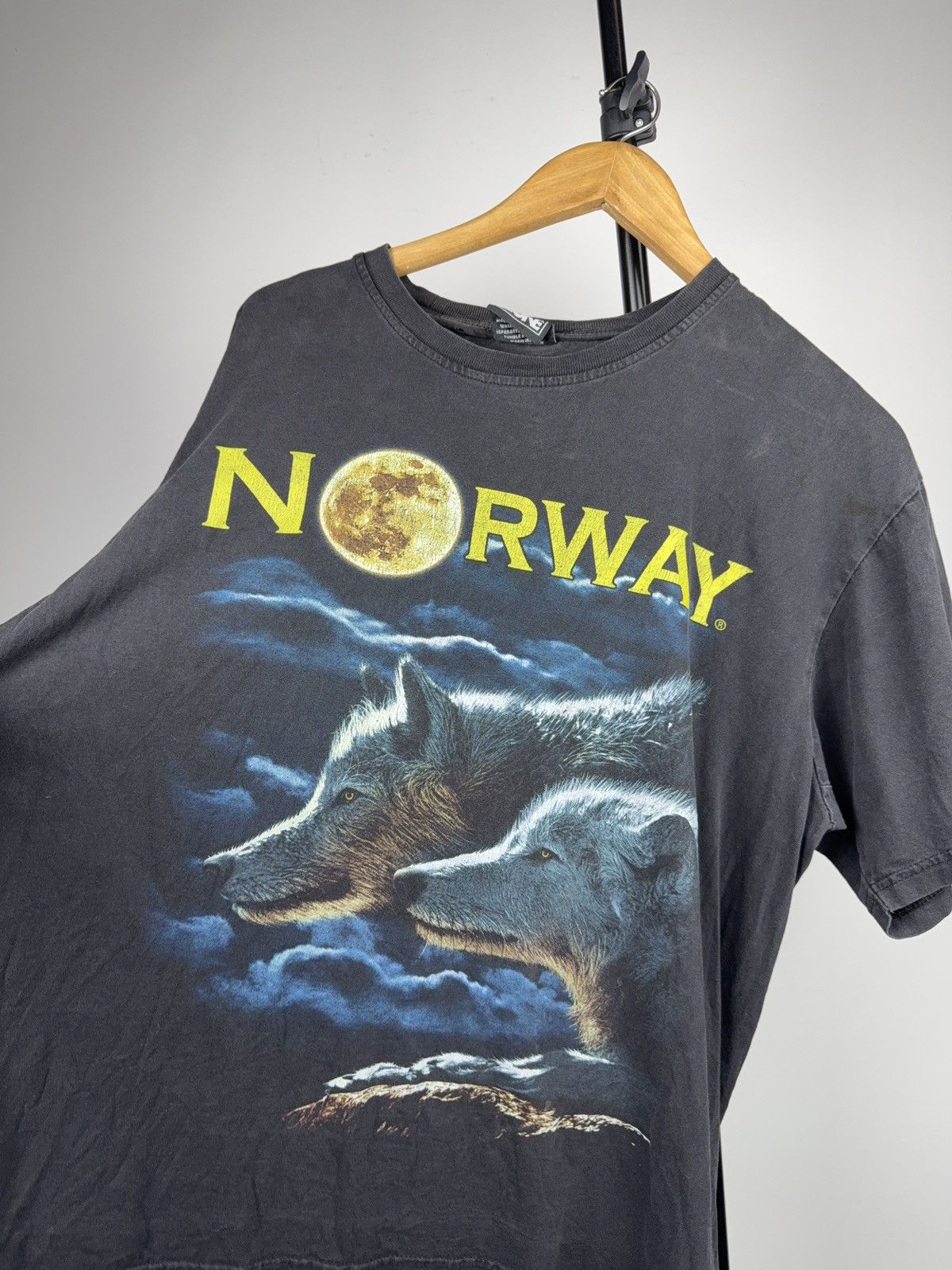 Vintage Vintage 90s Animal Native Norway Wolf Moon Graphic Tee Size US L / EU 52-54 / 3 - 5 Thumbnail