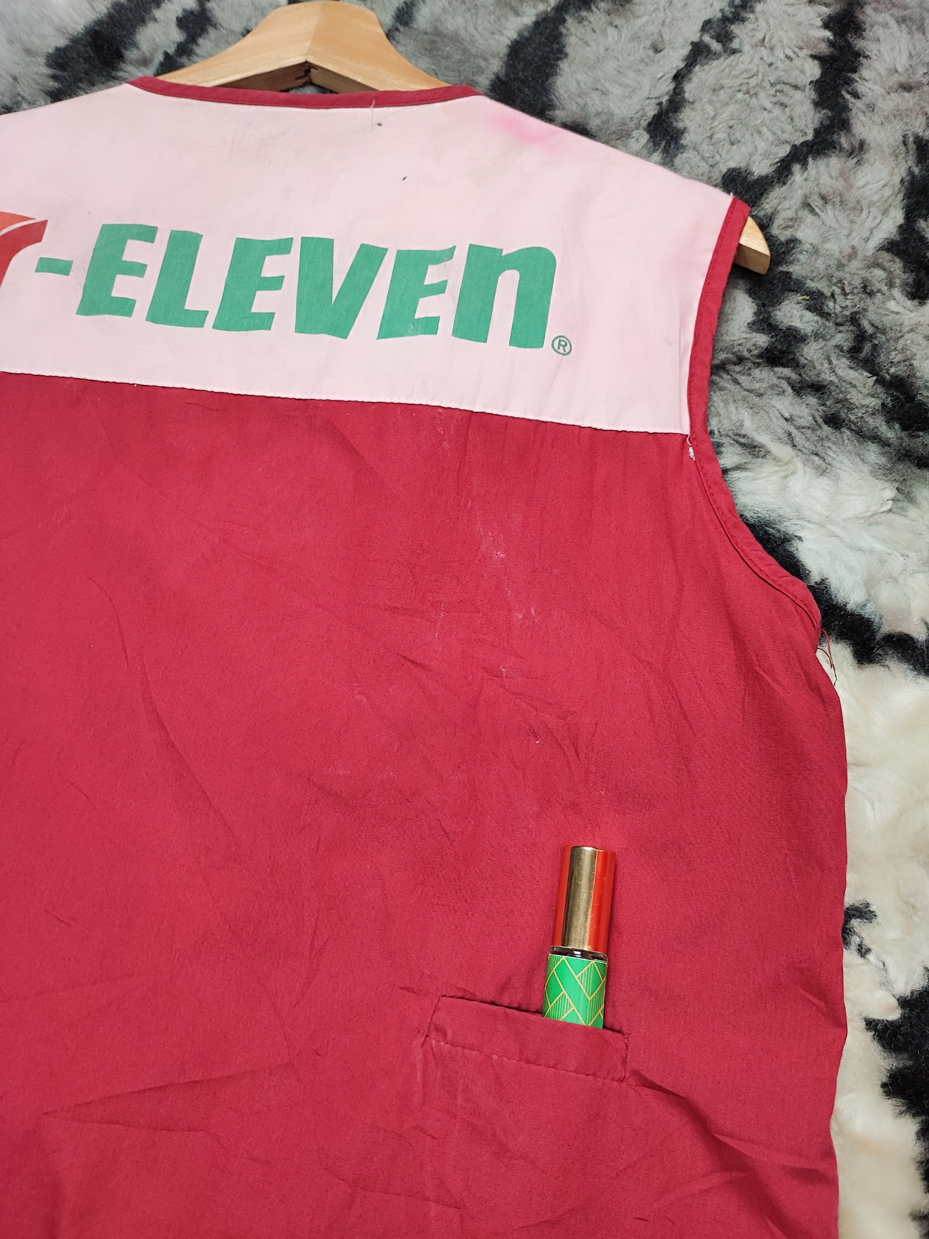 Vintage UNIFORM VINTAGE 7-Eleven EMPLOYEE WORKWEAR RED COLLECTIBLE Size US S / EU 44-46 / 1 - 11 Thumbnail