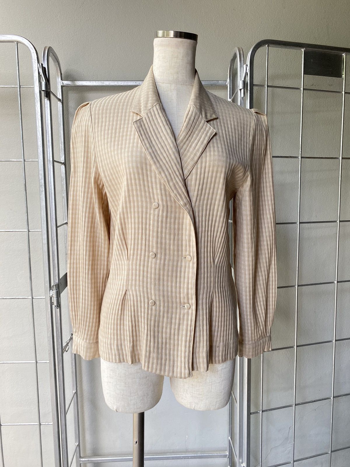 Burberry Burberry vintage beige blouse Size ONE SIZE - 1 Thumbnail