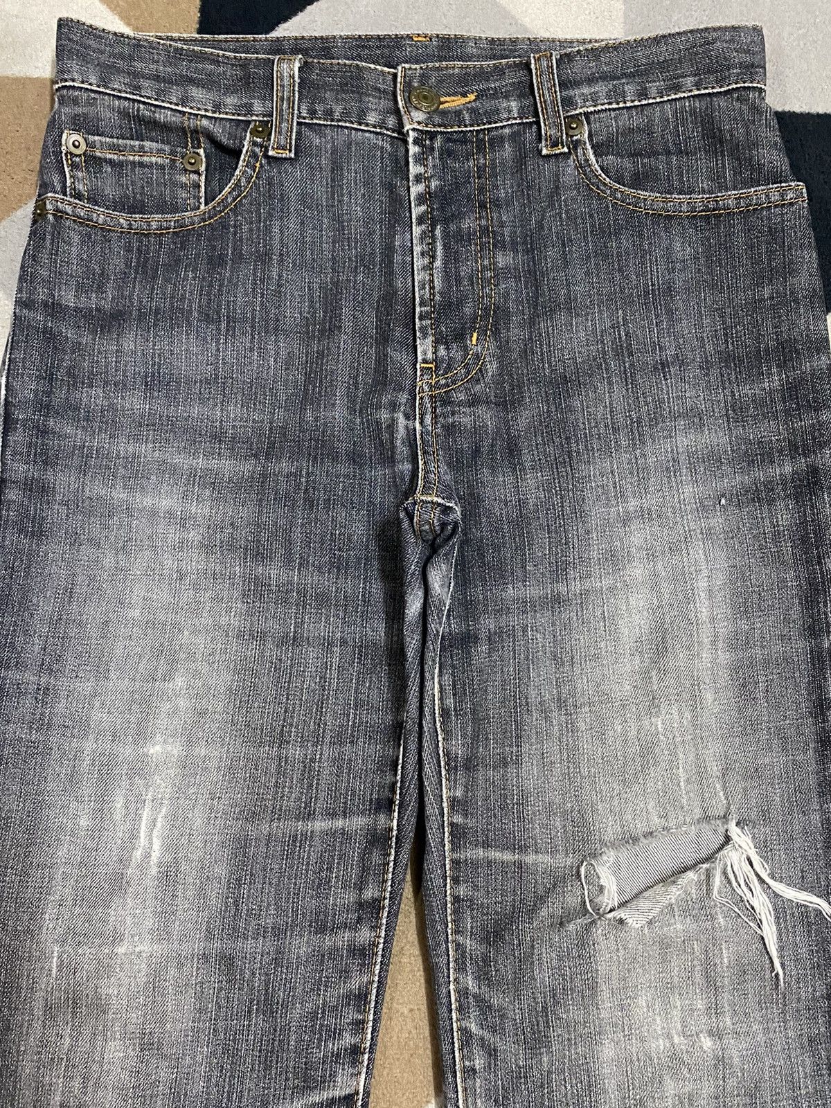 Uniqlo Japanes Uniqlo Black Denim Distressed Flare Jeans Size US 28 / EU 44 - 3 Thumbnail